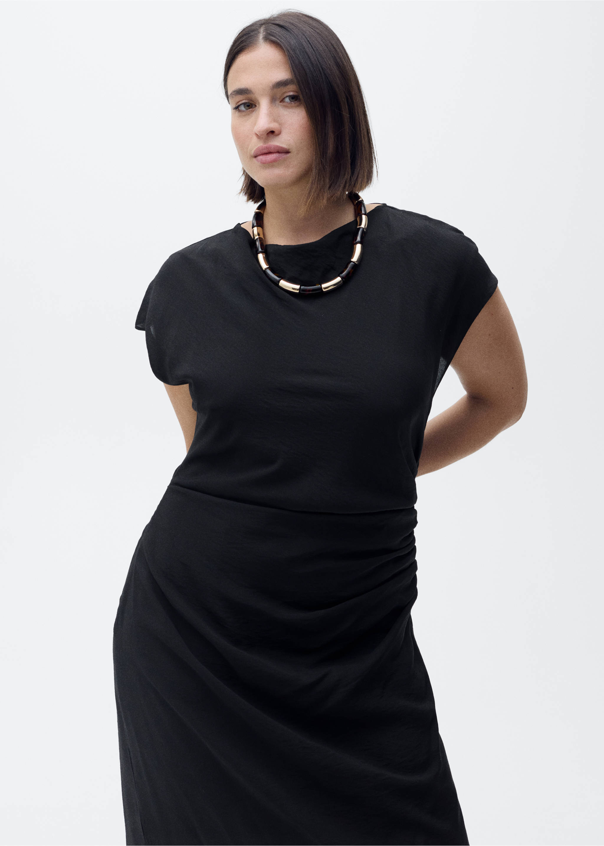 Gerades Kleid mit Drapierung - Detail des Artikels 5, Schwarz. Ref: 87007190-00.