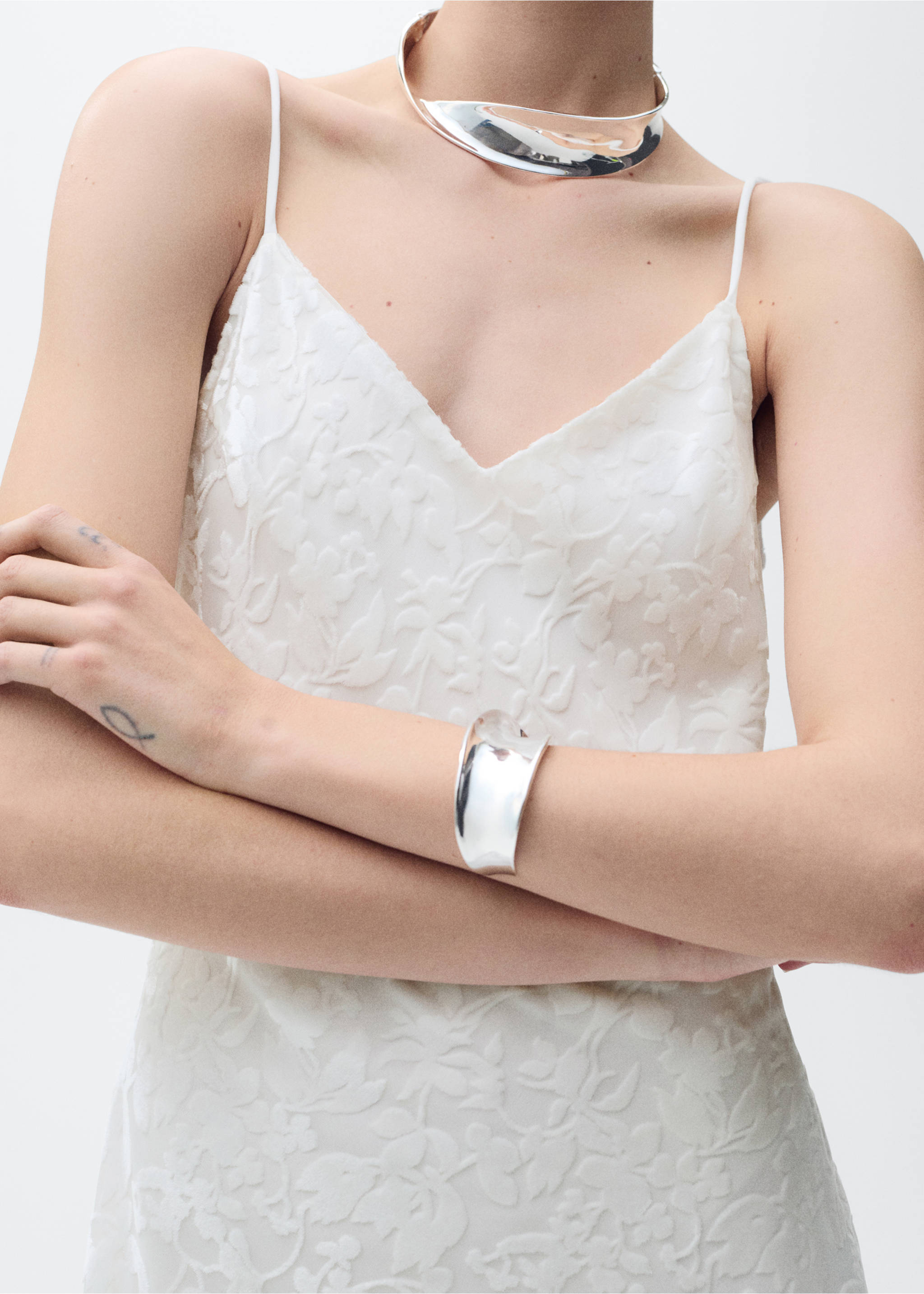 Devoré floral dress - Details of the article 3, Off White. Ref: 87007191-00.