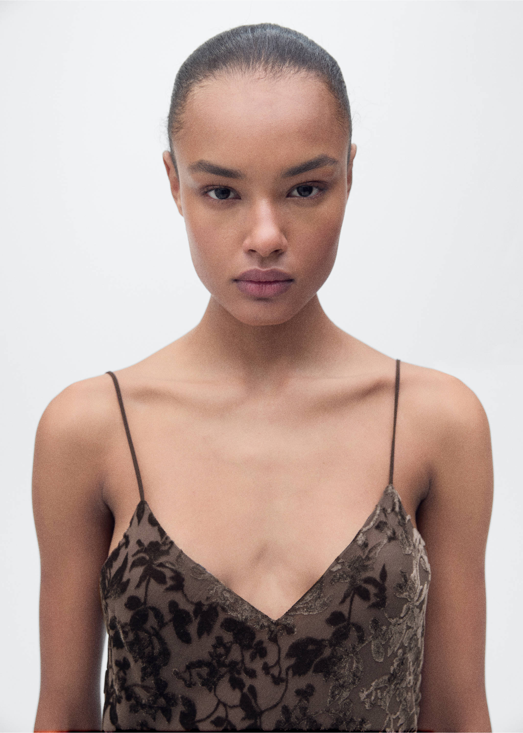 Sukienka z kwiatowego materiału devoré - Szczegóły artykułu 2, Czekoladowy. Ref: 87007191-00.