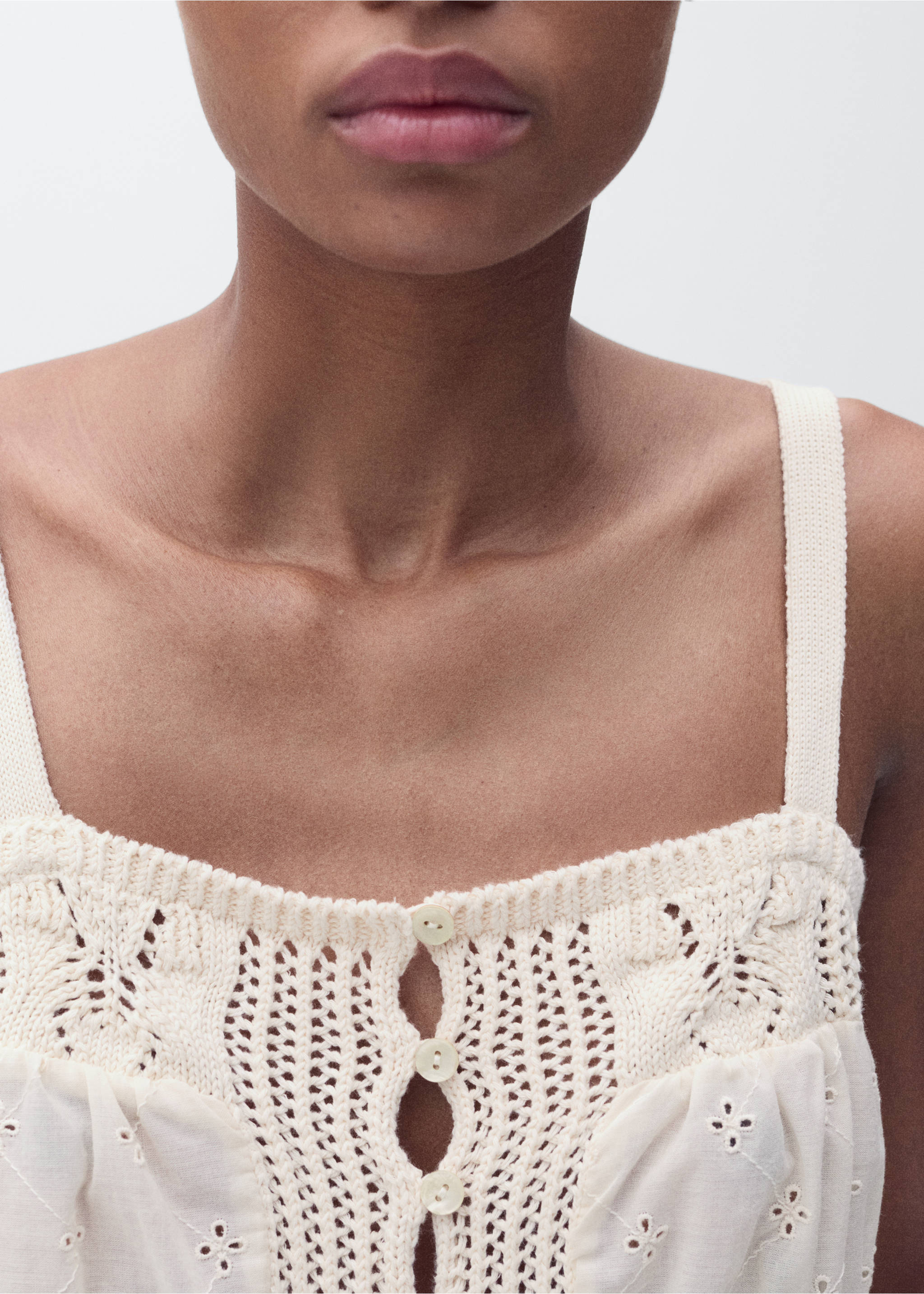 Combined top with openwork details - Details of the article 1, Ecru. Ref: 87007194-00.