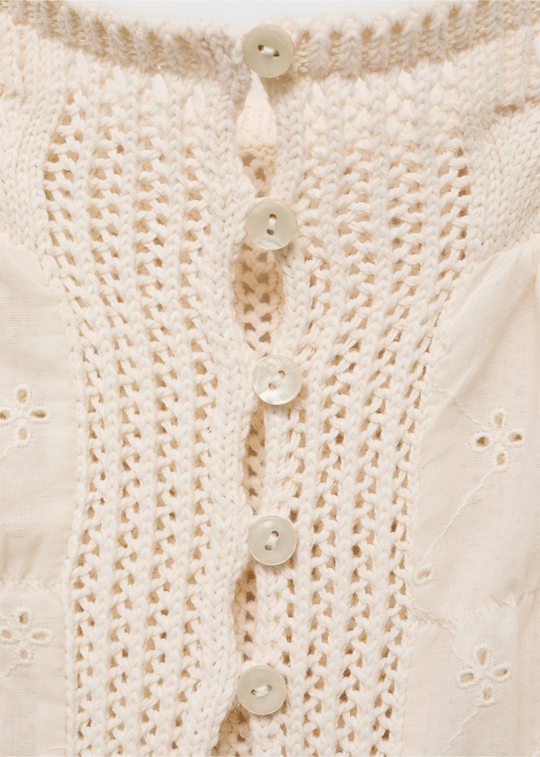 Combined top with openwork details - Details of the article 8, Ecru. Ref: 87007194-00.