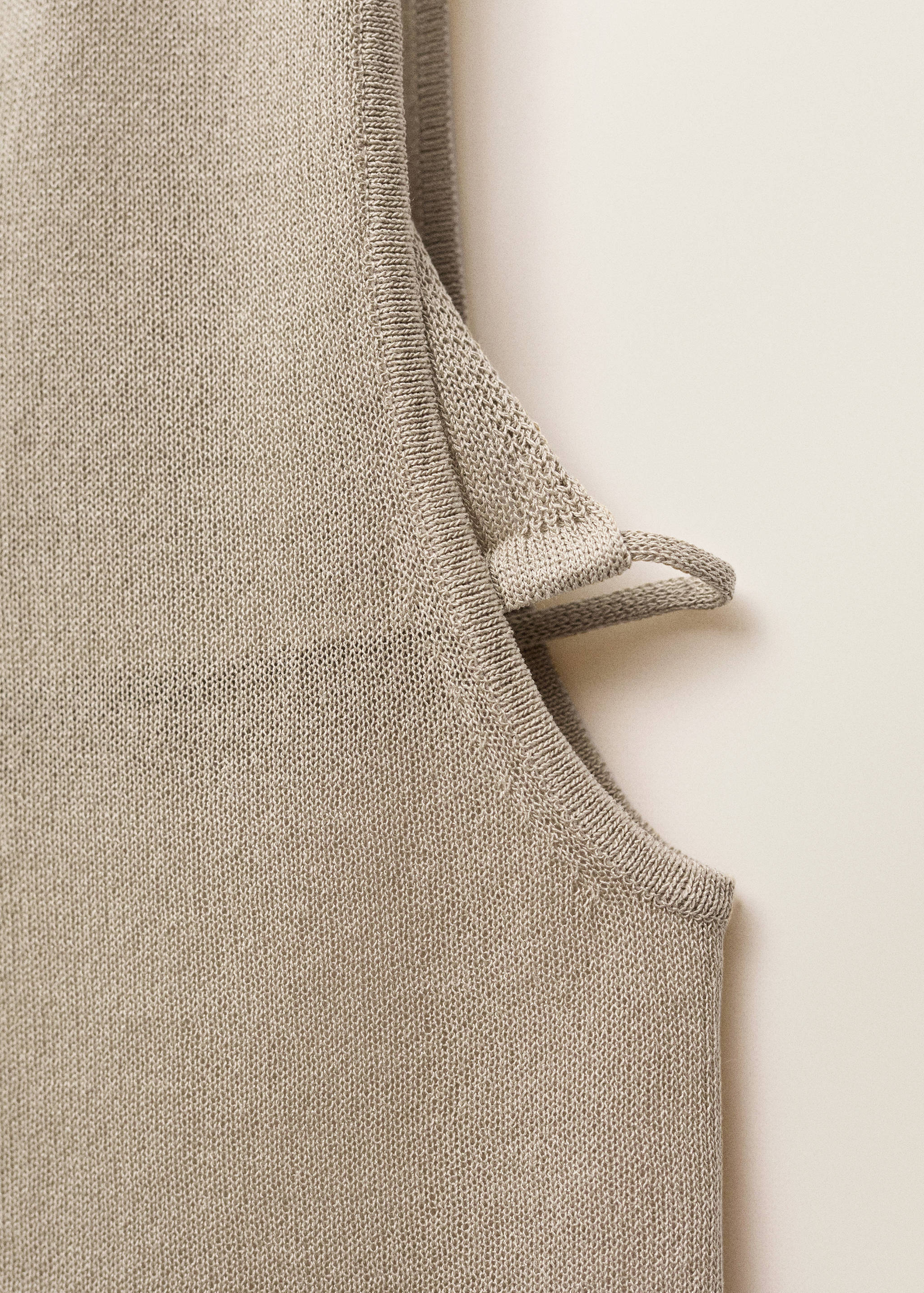 Contrasting knit top - Details of the article 8
