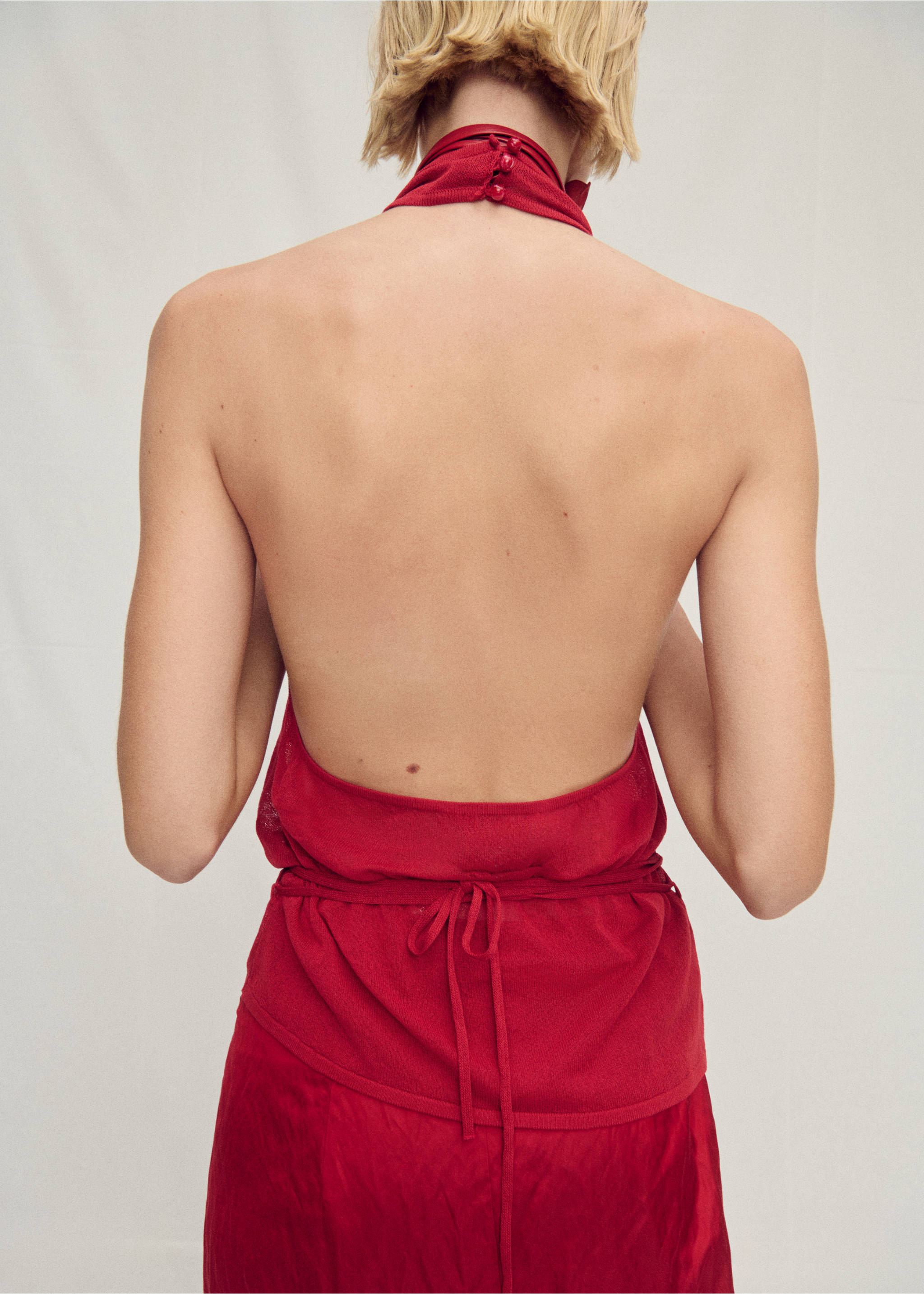 Draped knitted top with open back - Reverse of the article, Red. Ref: 87007198-00.