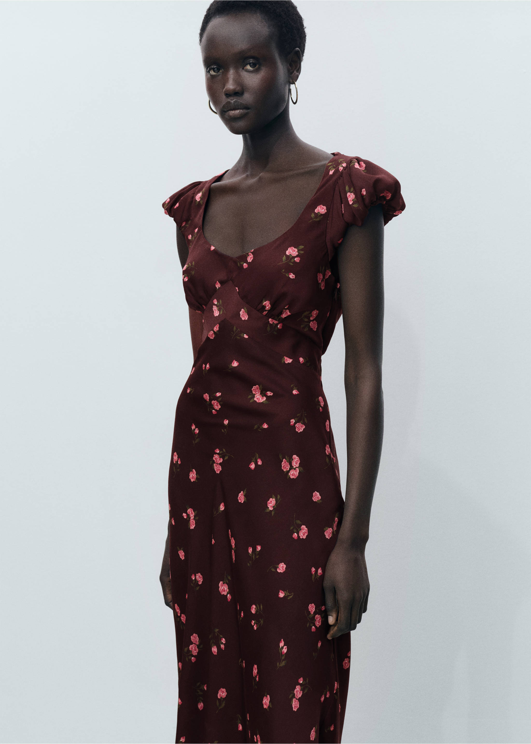 Kurzärmliges Midi-Kleid mit Blumenmuster - Mittlere Ansicht, Braun. Ref: 87007202-00.