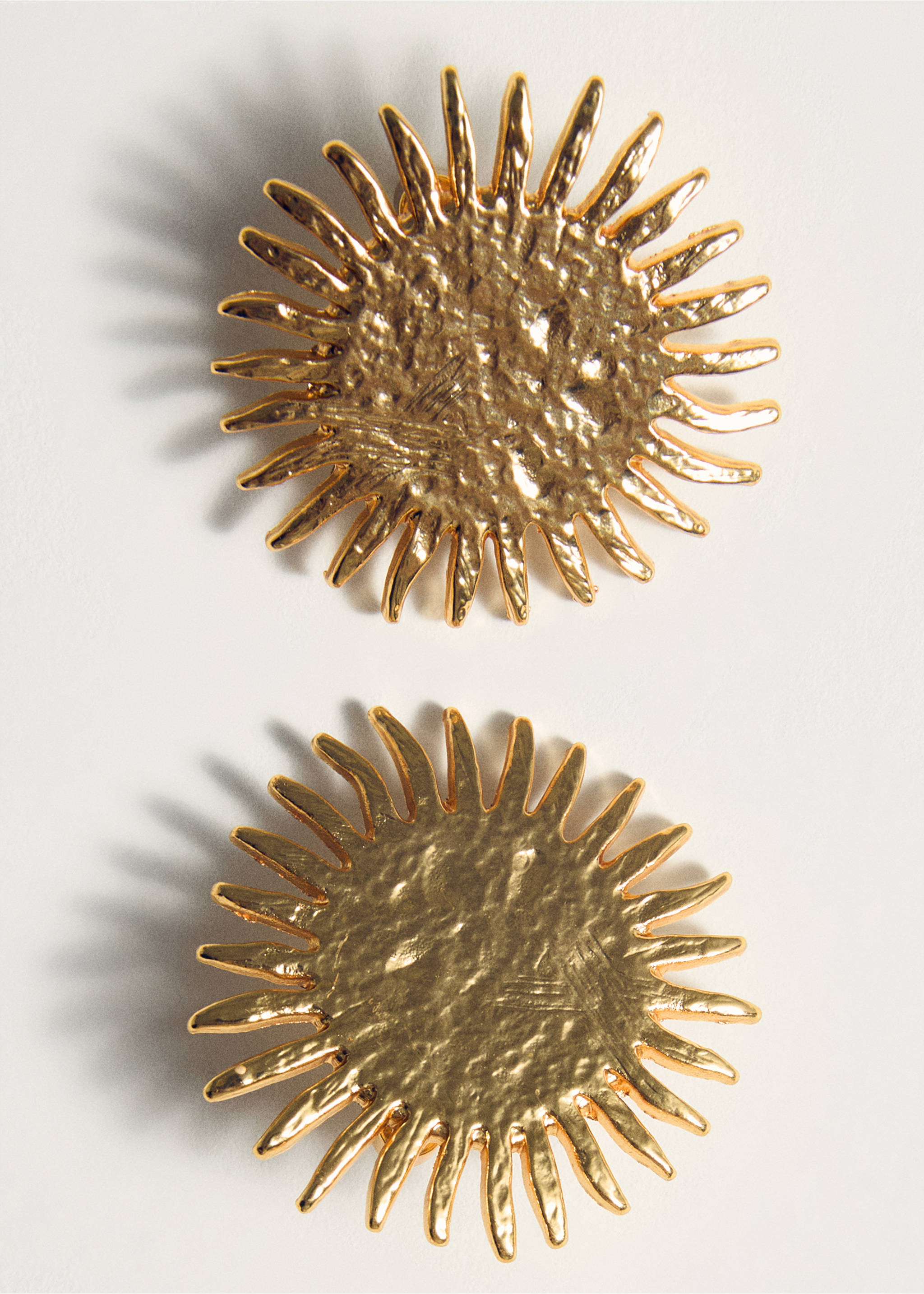 Sun design earrings - Details of the article 5, Gold. Ref: 87007707-00.