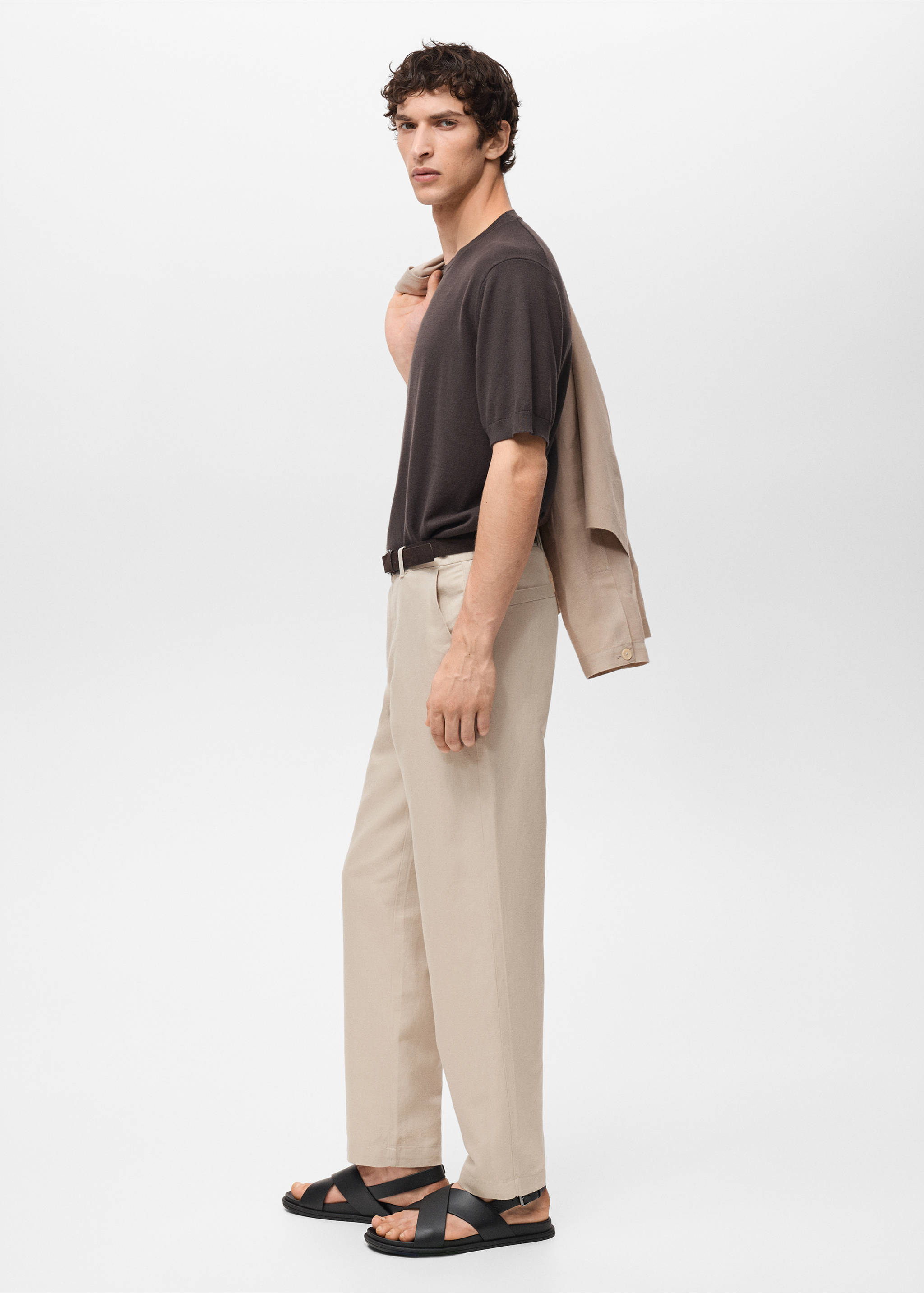 Regular-fit linen trousers - Details of the article 2, Sand. Ref: 87007891-00.