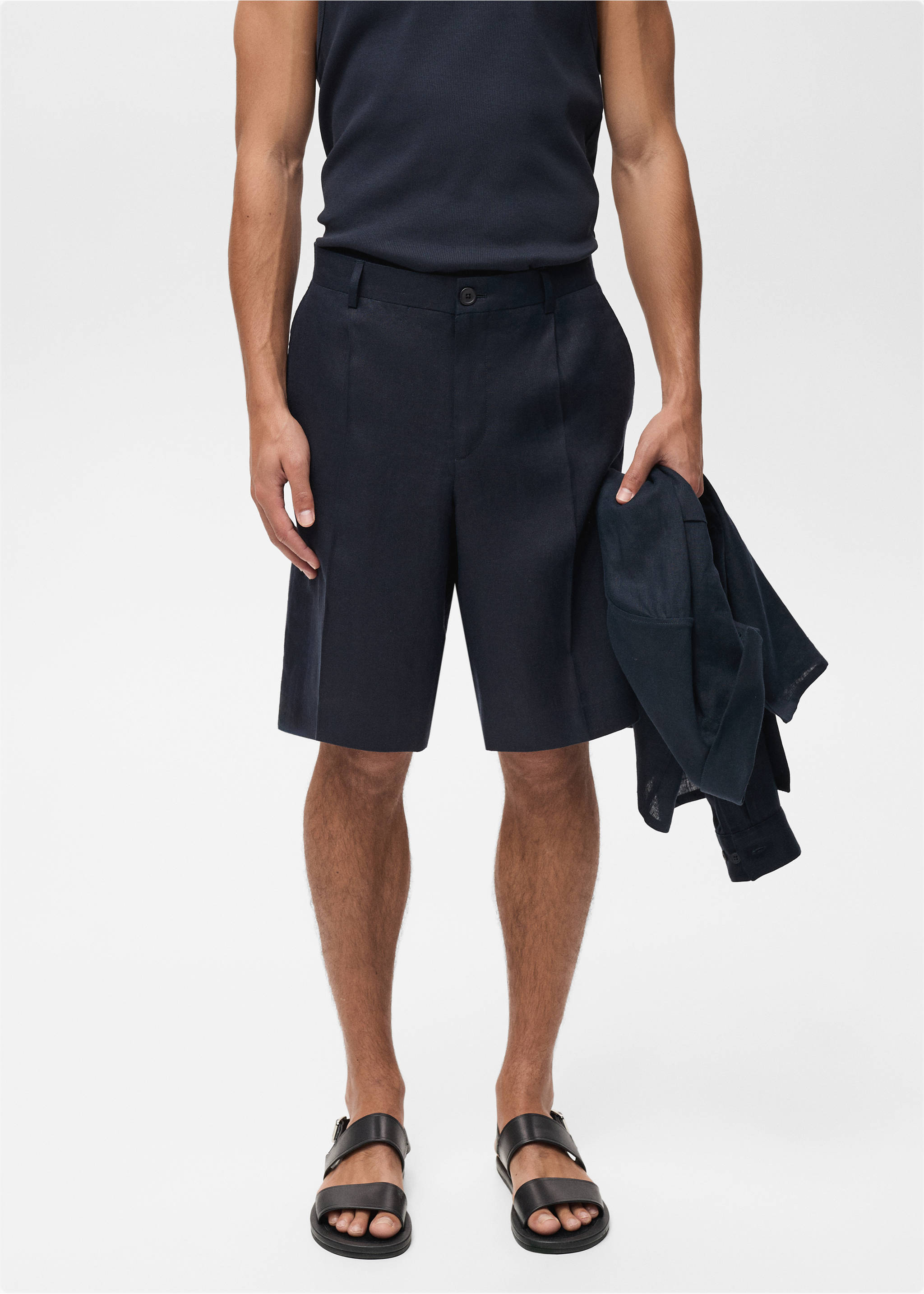 Bermudy slim fit z 100% lnu - Plan średni, Granatowy. Ref: 87007900-00.