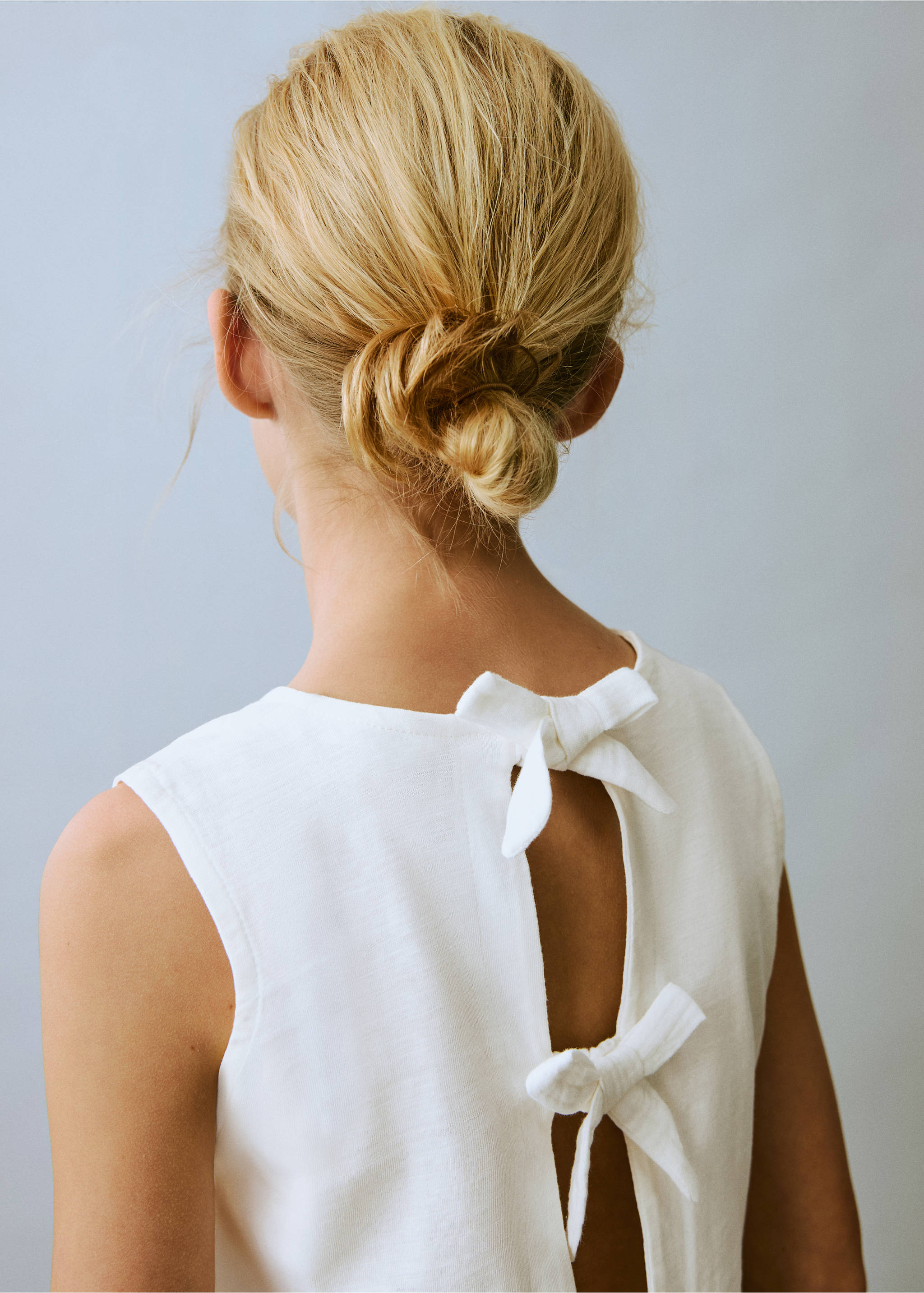 T-Shirt mit Volant-Details und Schleife - Detail des Artikels 3, Cremeweiß. Ref: 87007904-00.