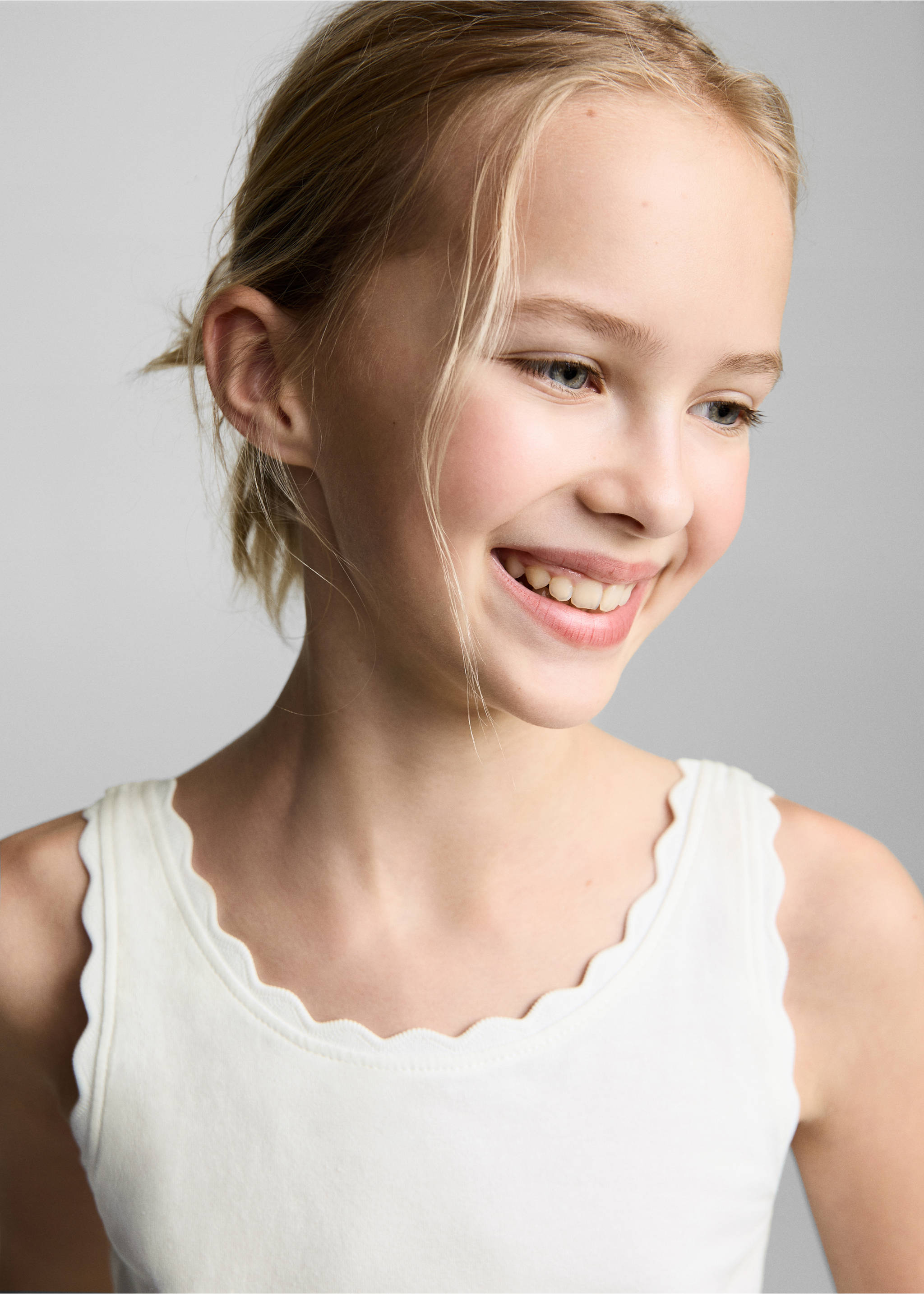 Tank top with embroidered detail - Details of the article 1, Off White. Ref: 87008285-00.