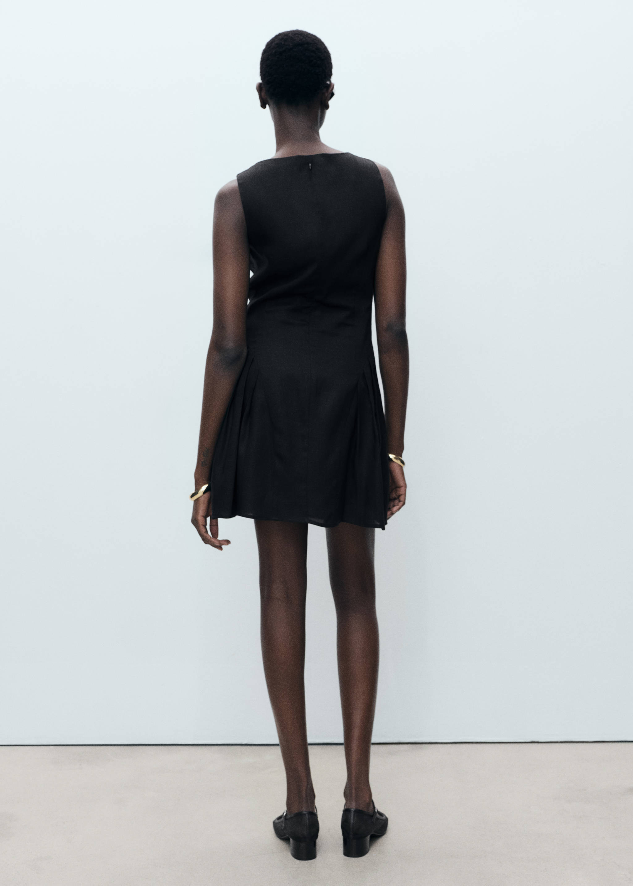 Linen-blend dress with pleats - Reverse of the article