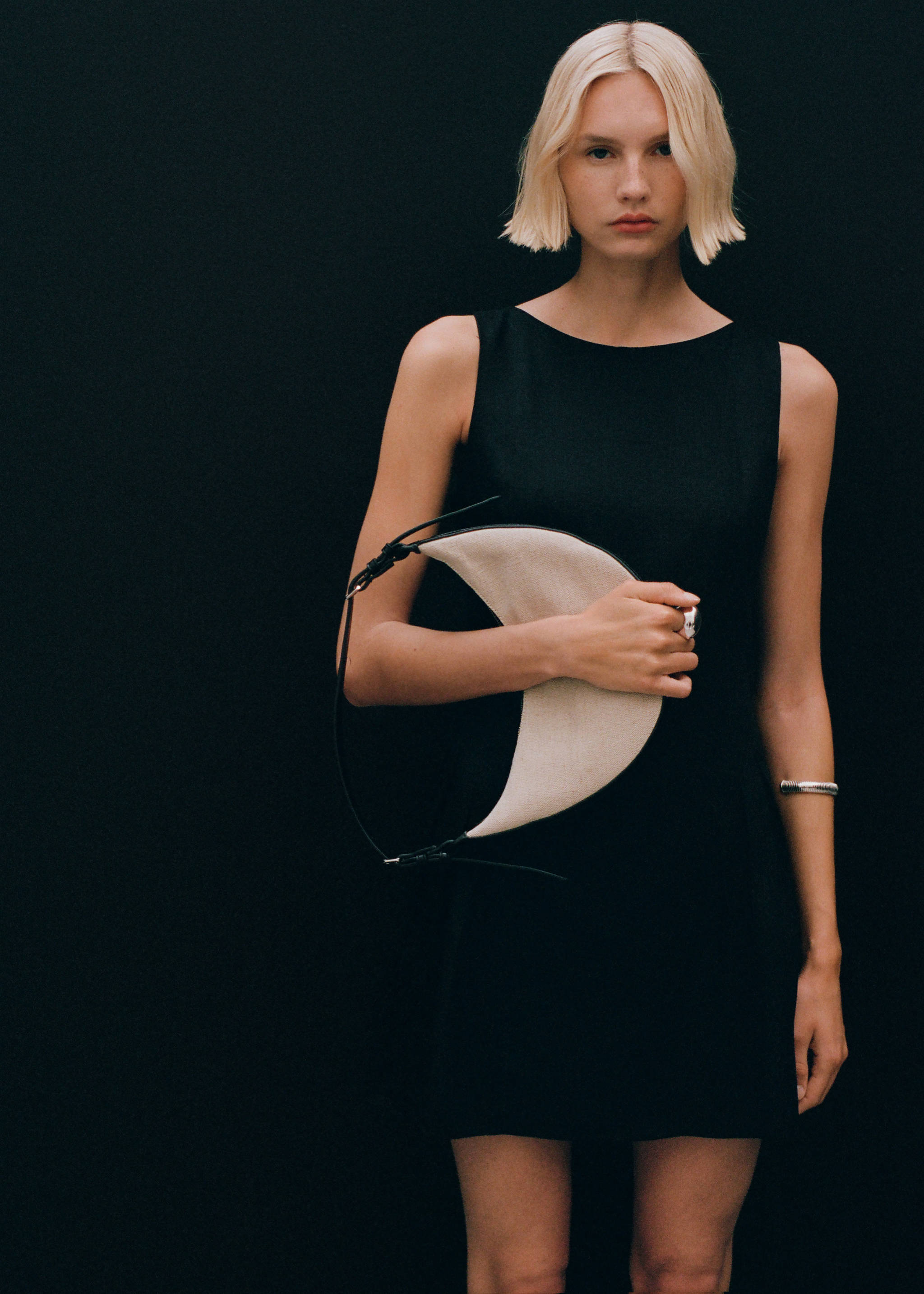 Linen-blend dress with pleats - Details of the article 6