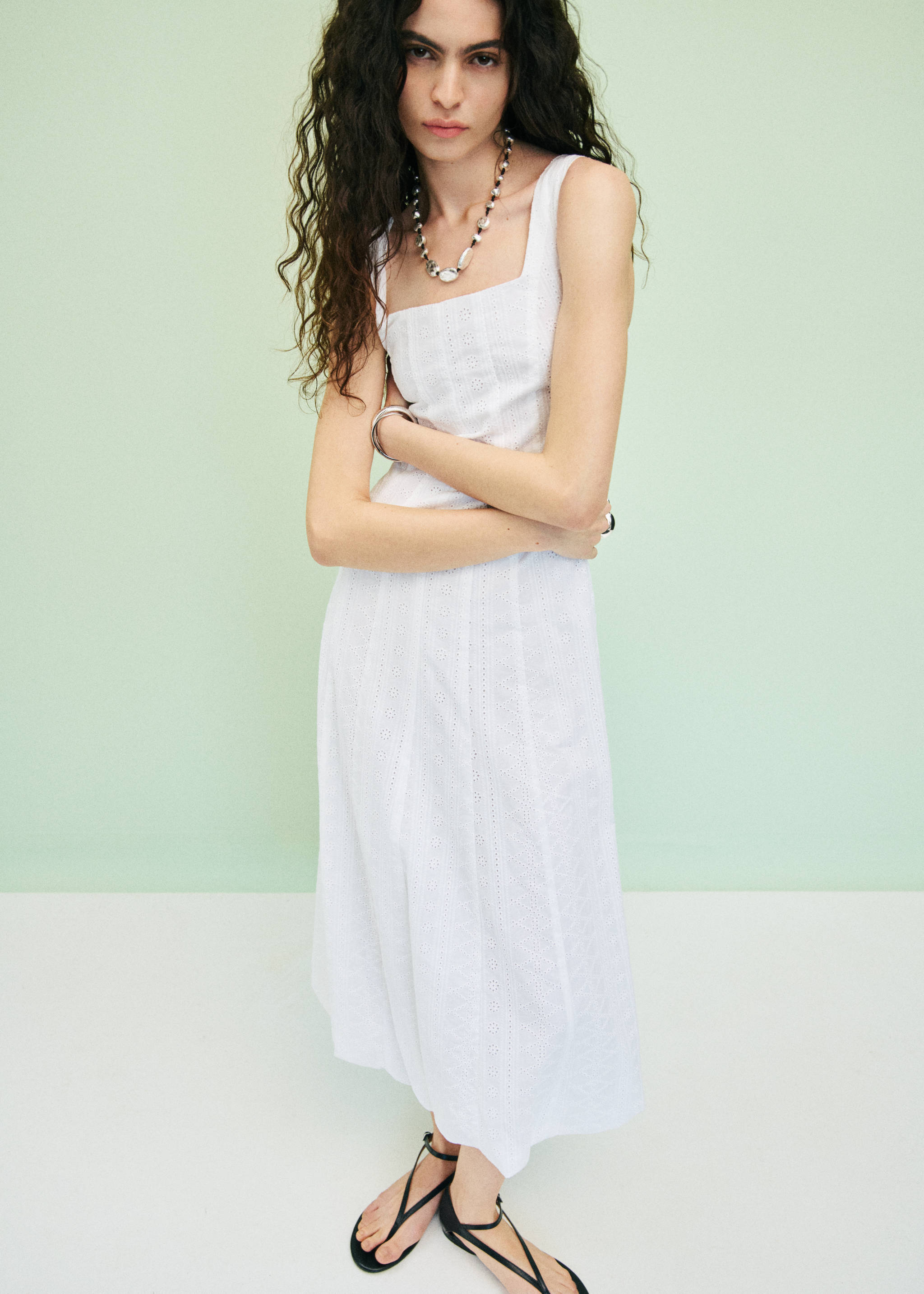 Robe brodée à ourlet bouffant - Détail de l'article 3
