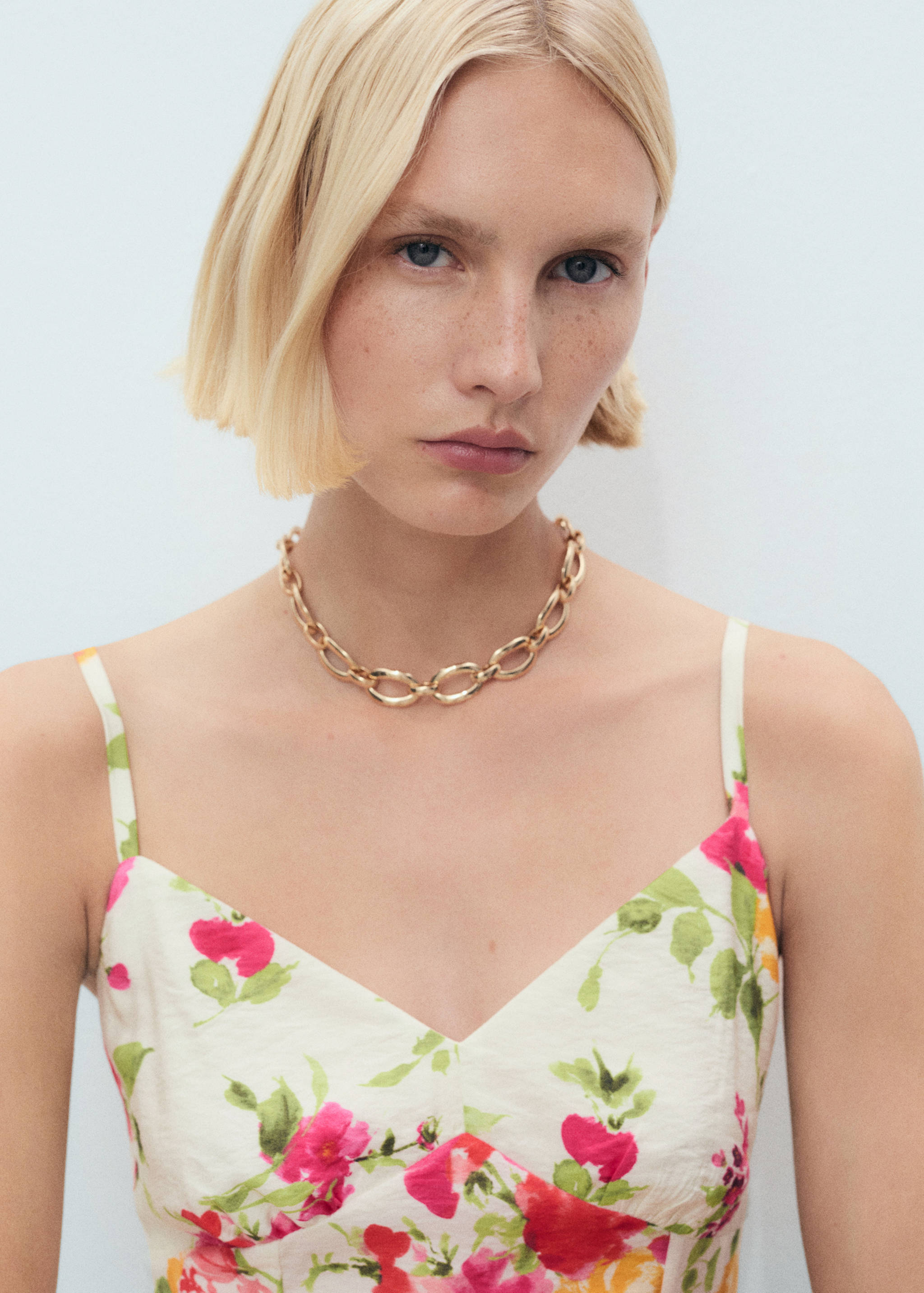 Vestido evasê com estampado às flores - Pormenor do artigo 1