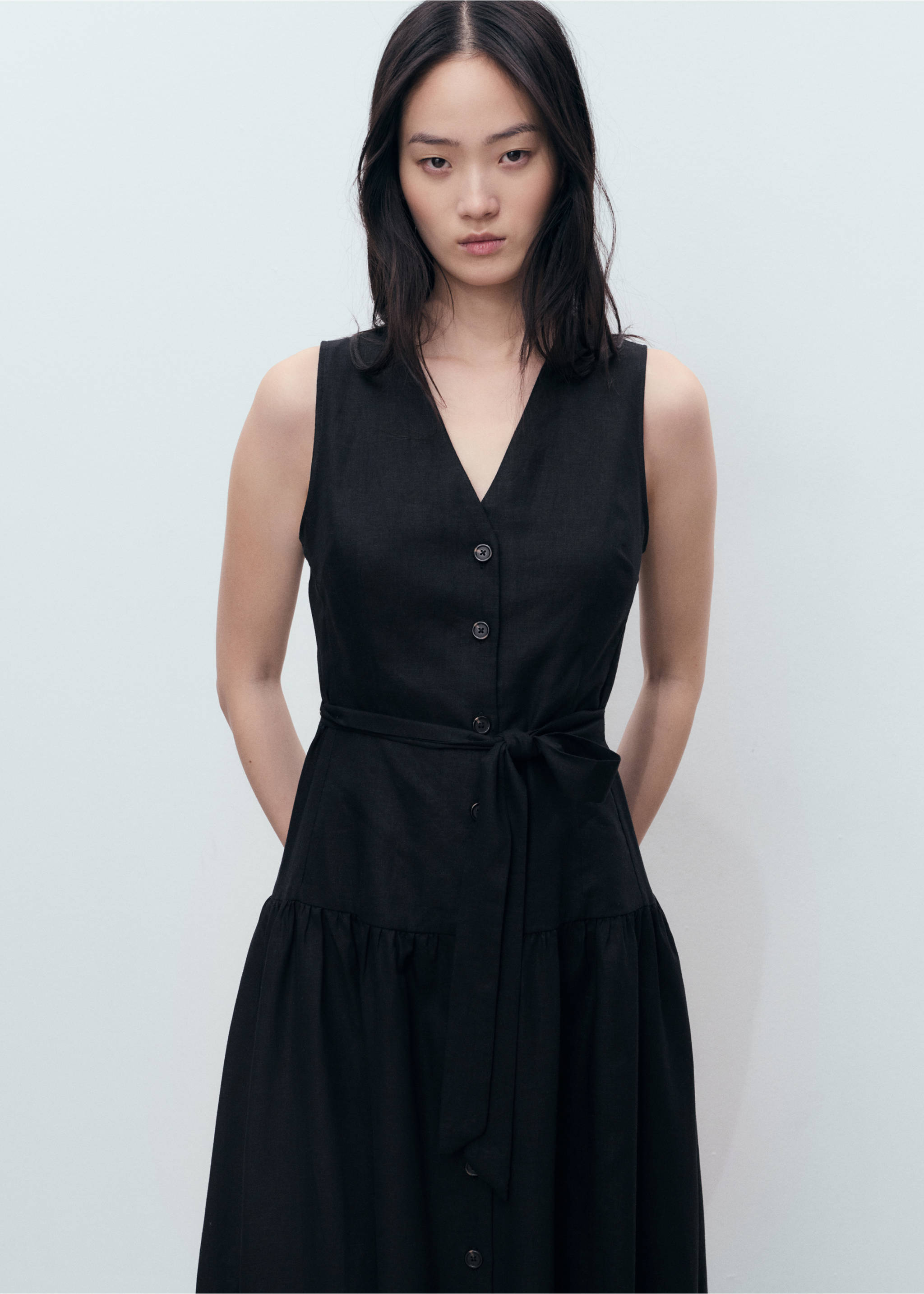 Vestido midi lino cinturón - Plano medio, Negro. Ref: 87009078-00.