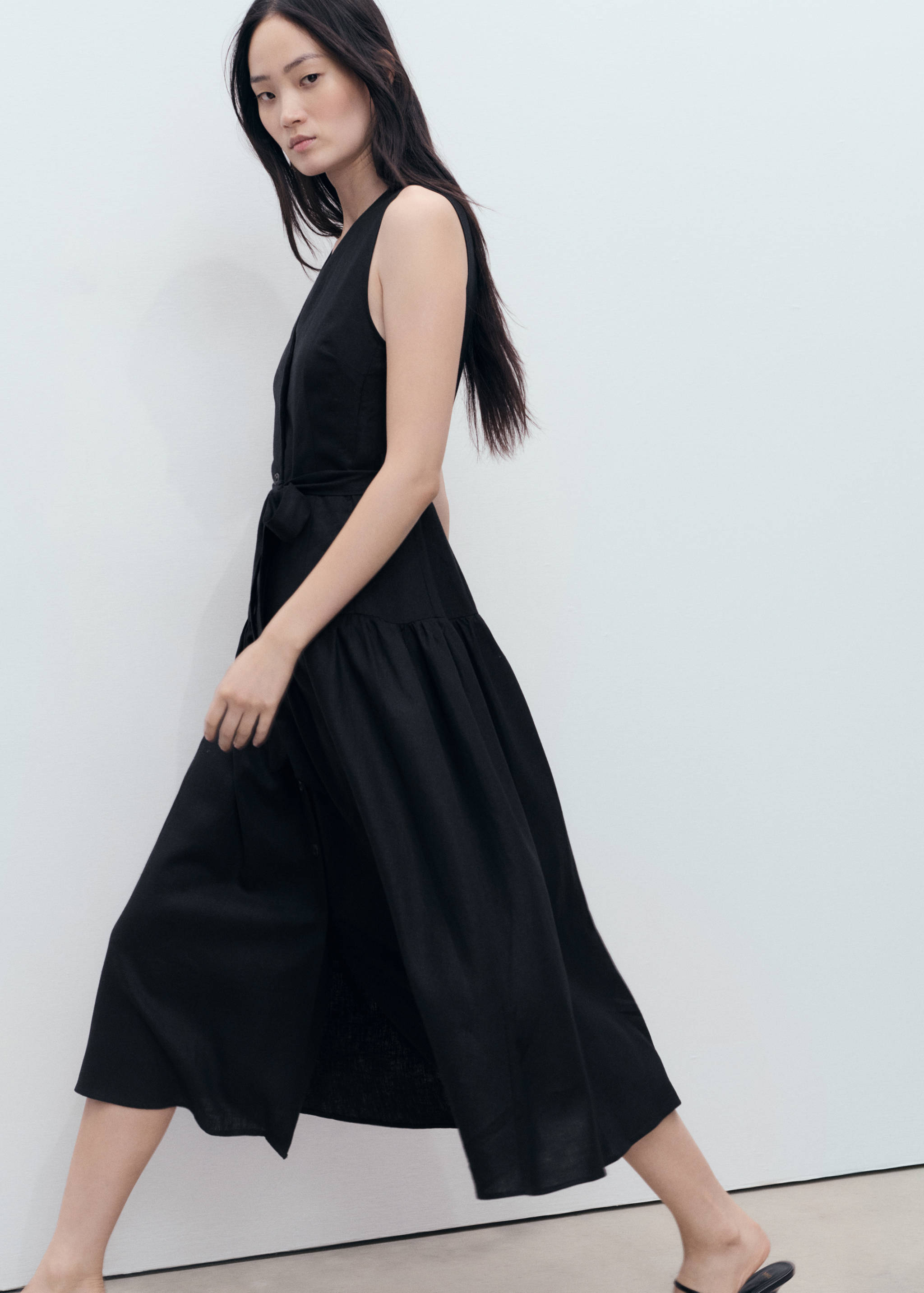 Linen midi-dress with belt - Details of the article 2