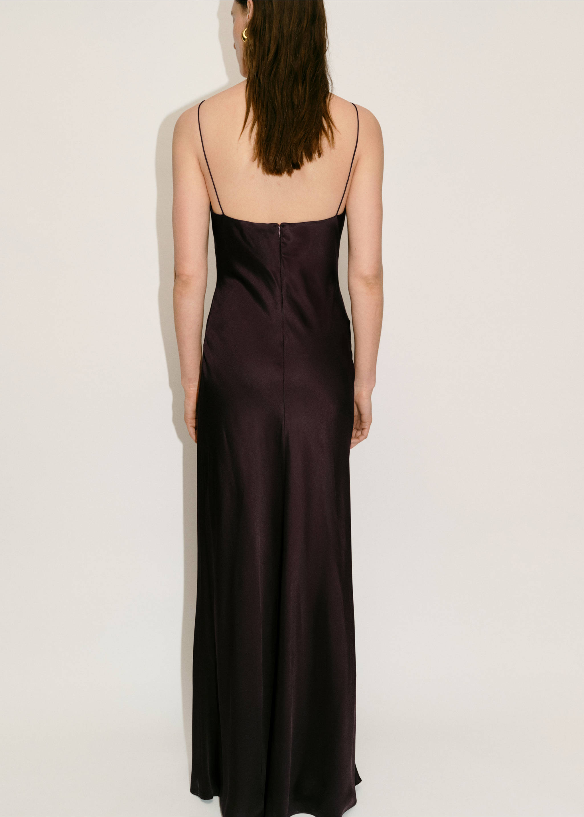 Vestido satinado escote pico - Reverso del artículo, Marrón. Ref: 87009080-00.