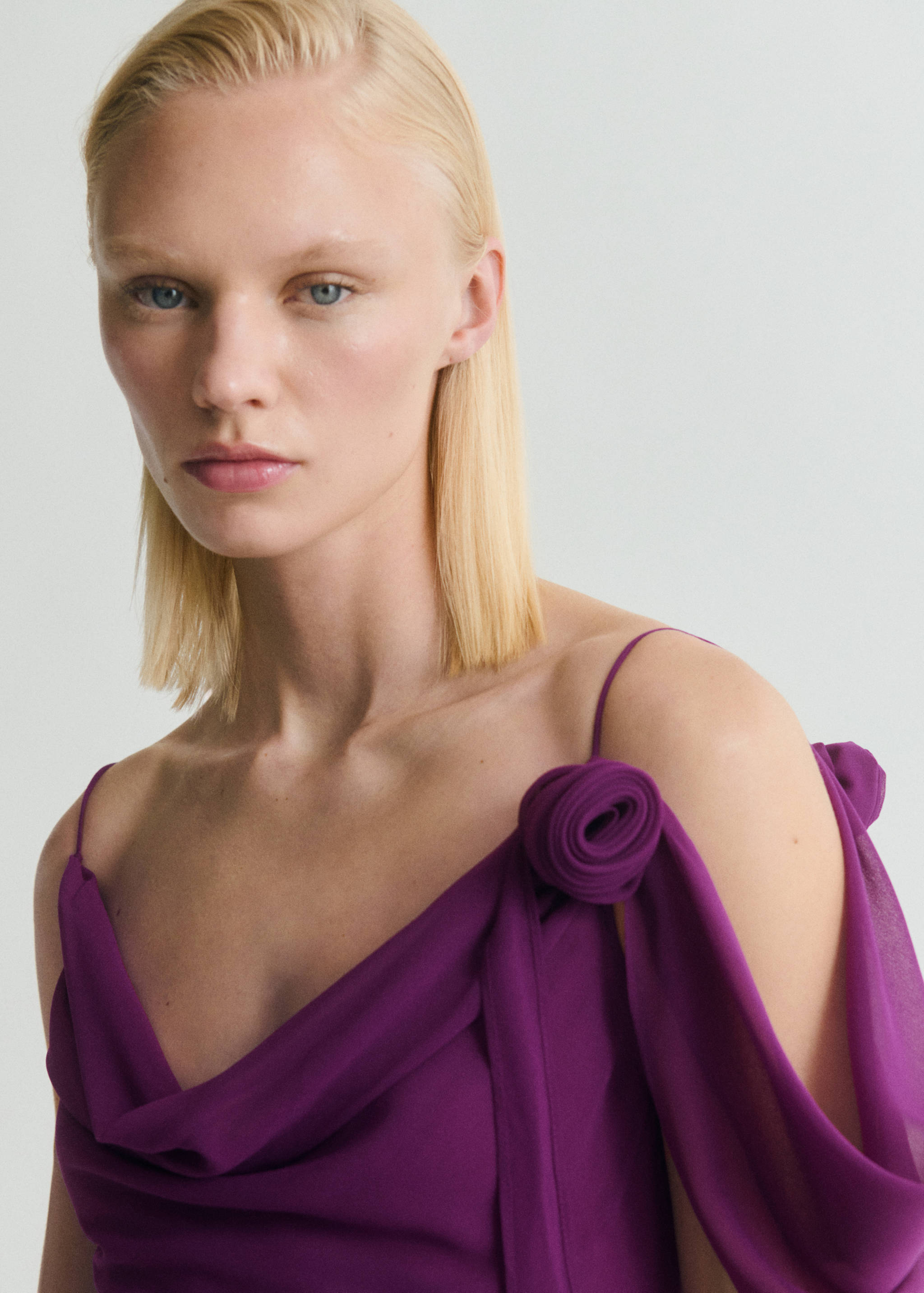 Draped dress with flower detail - Details of the article 1