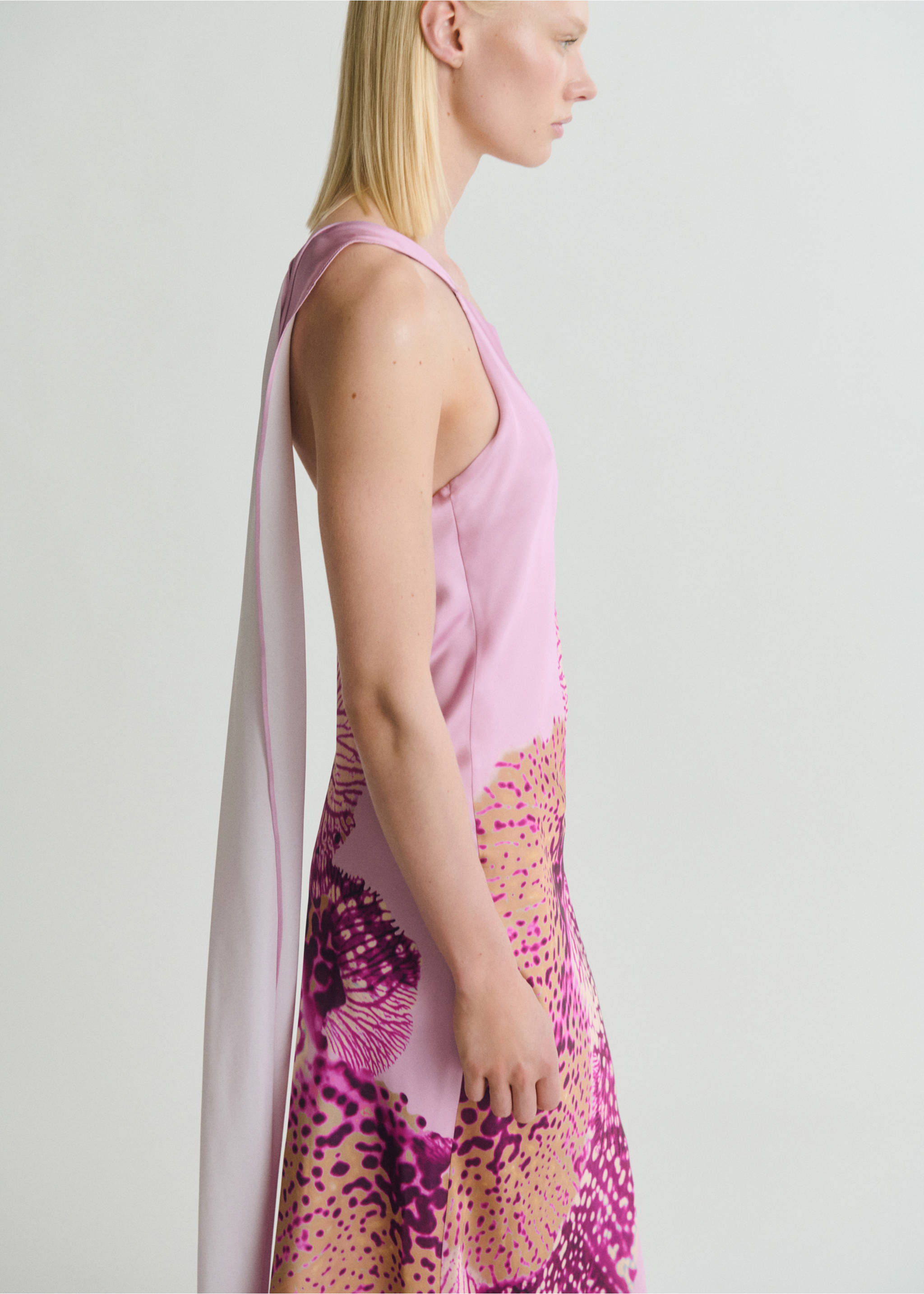 Satin scarf dress with maxi-flower print - Details of the article 3, Light/Pastel Purple. Ref: 87009092-00.