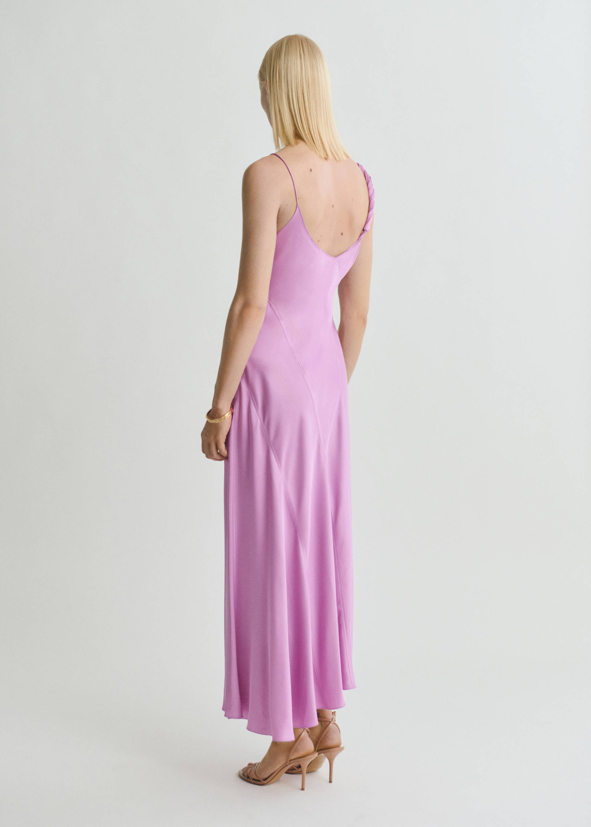 Asymmetrical satin dress - Reverse of the article