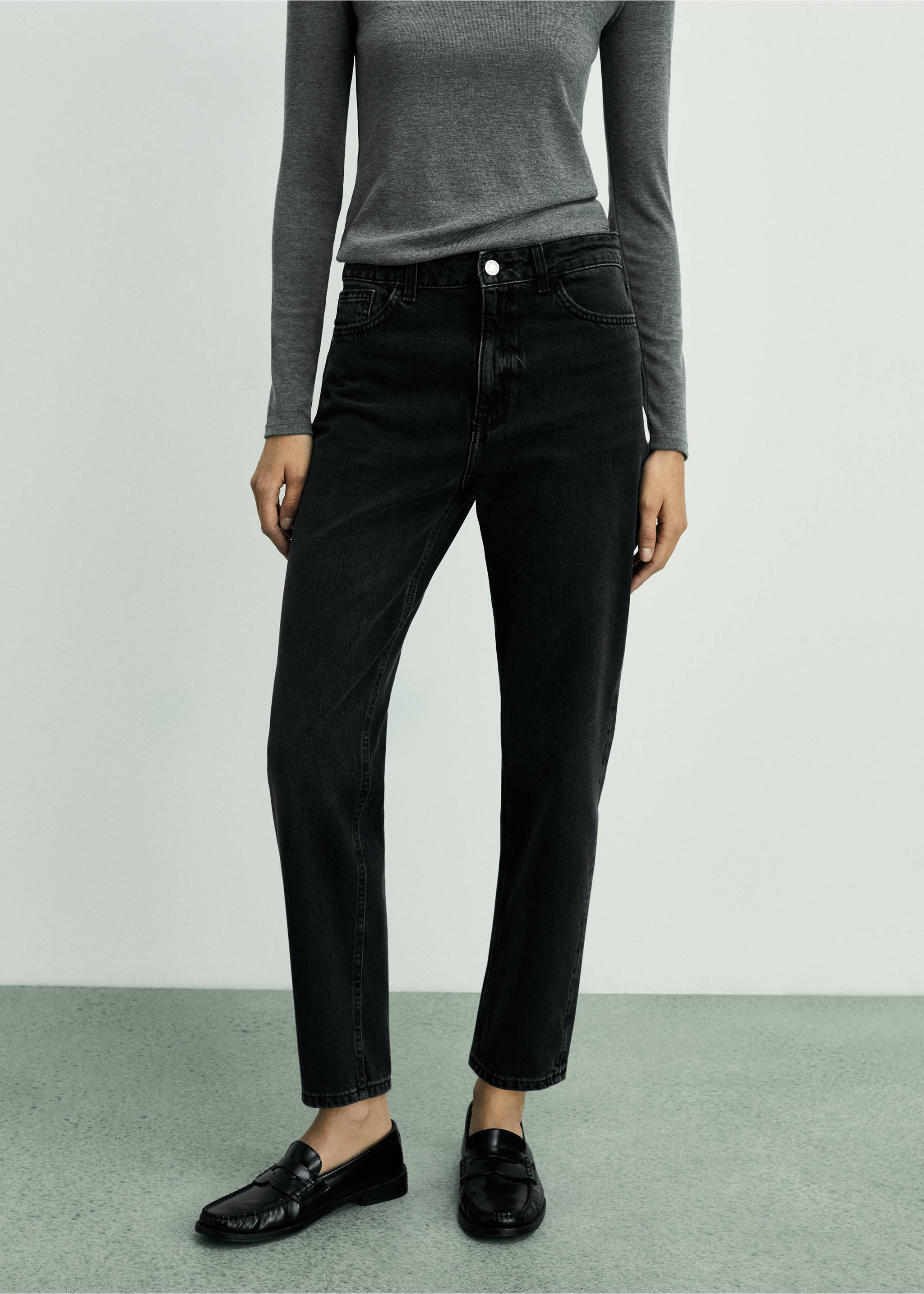 Jean Mom2000 mom taille haute - Plan moyen, Black denim. Ref: 87010255-00.