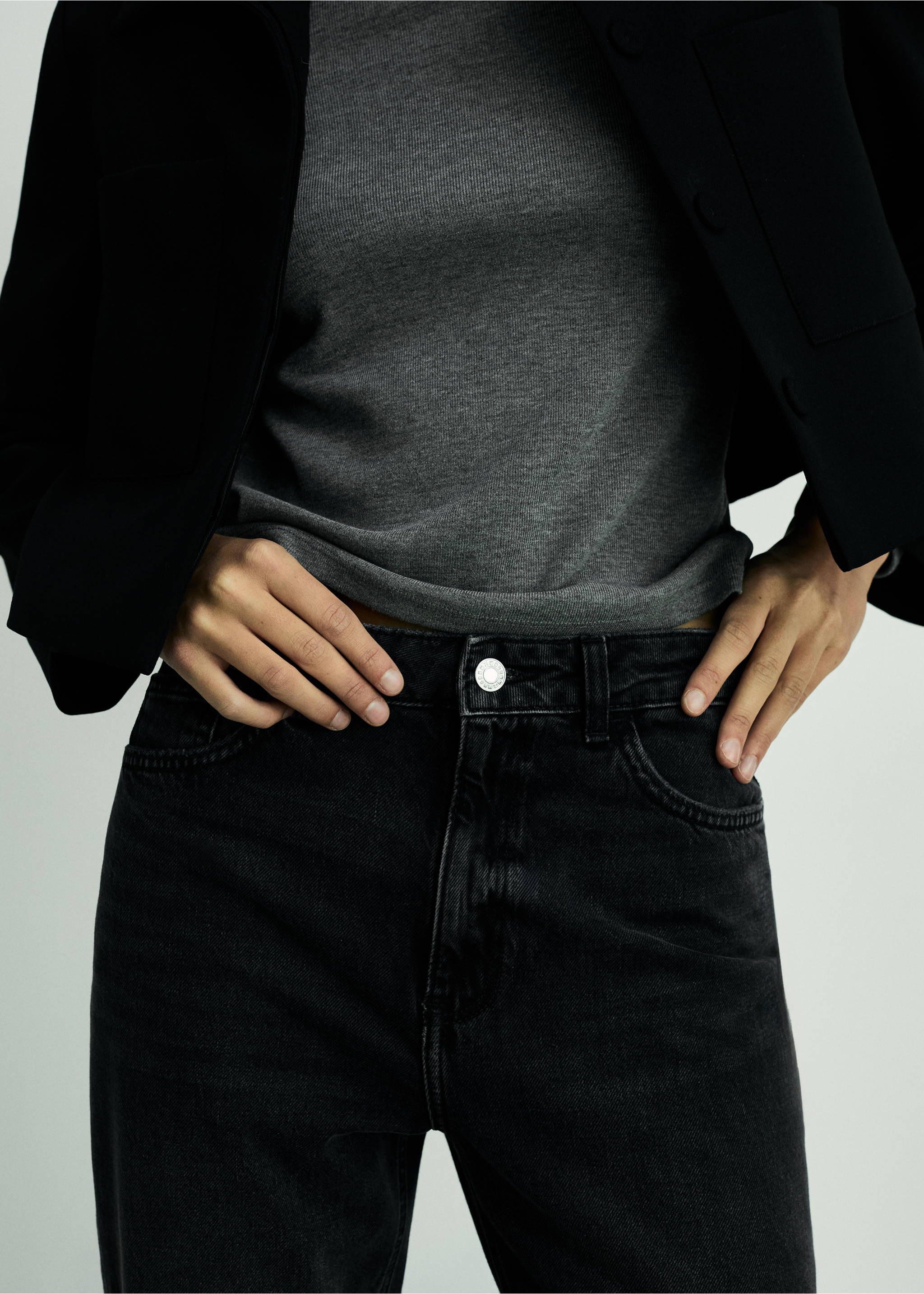 Jean Mom2000 mom taille haute - Détail de l'article 1, Black denim. Ref: 87010255-00.