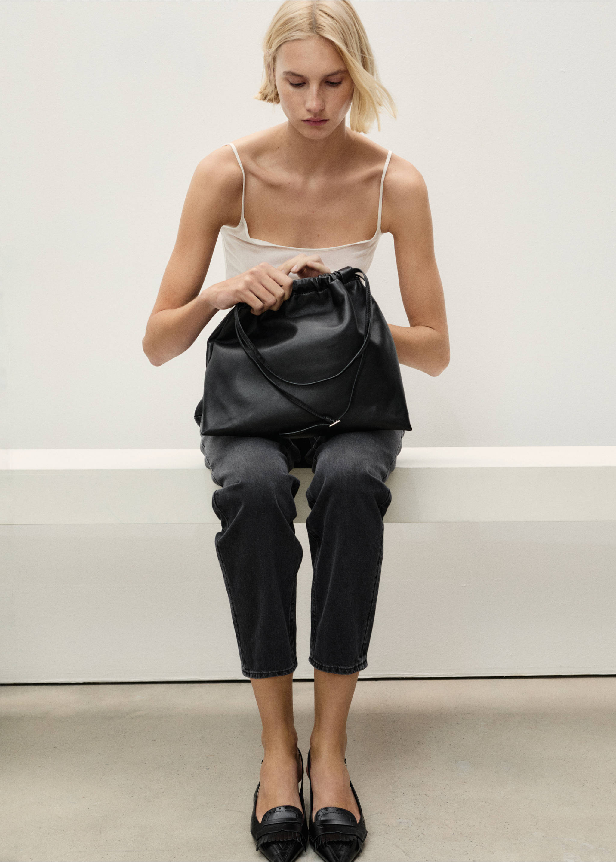 Jean Mom2000 mom taille haute - Détail de l'article 2, Black denim. Ref: 87010255-00.