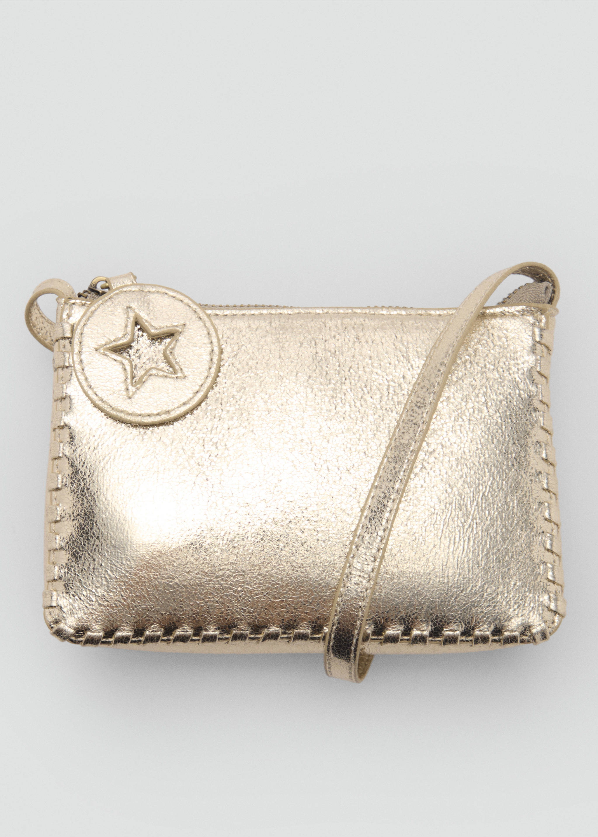 Metallic-effect bag - Details of the article 2, Gold. Ref: 87010264-00.