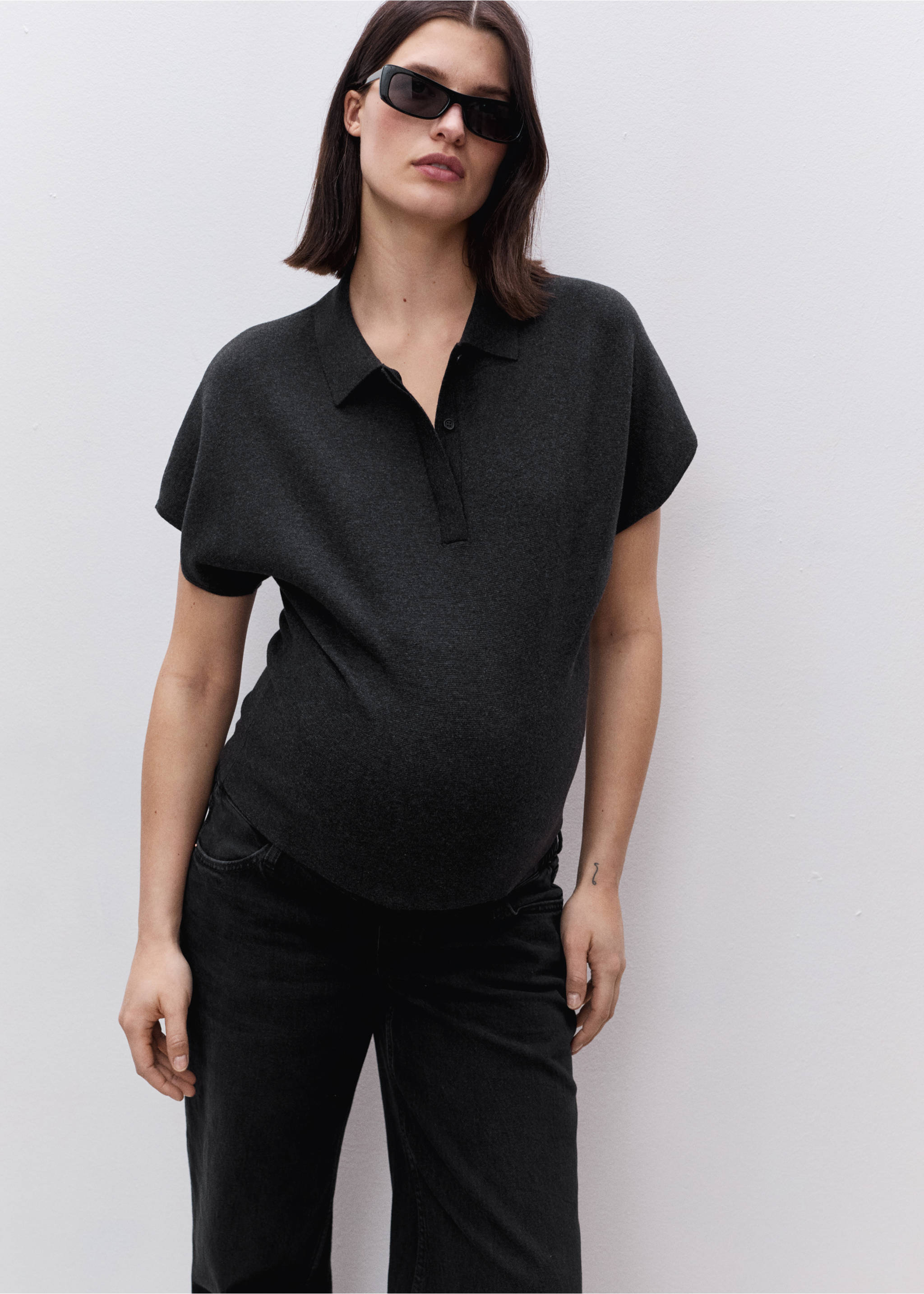 Dark grey short-sleeved knit polo shirt with a classic collar., Black denim. Ref: 87010266-00.