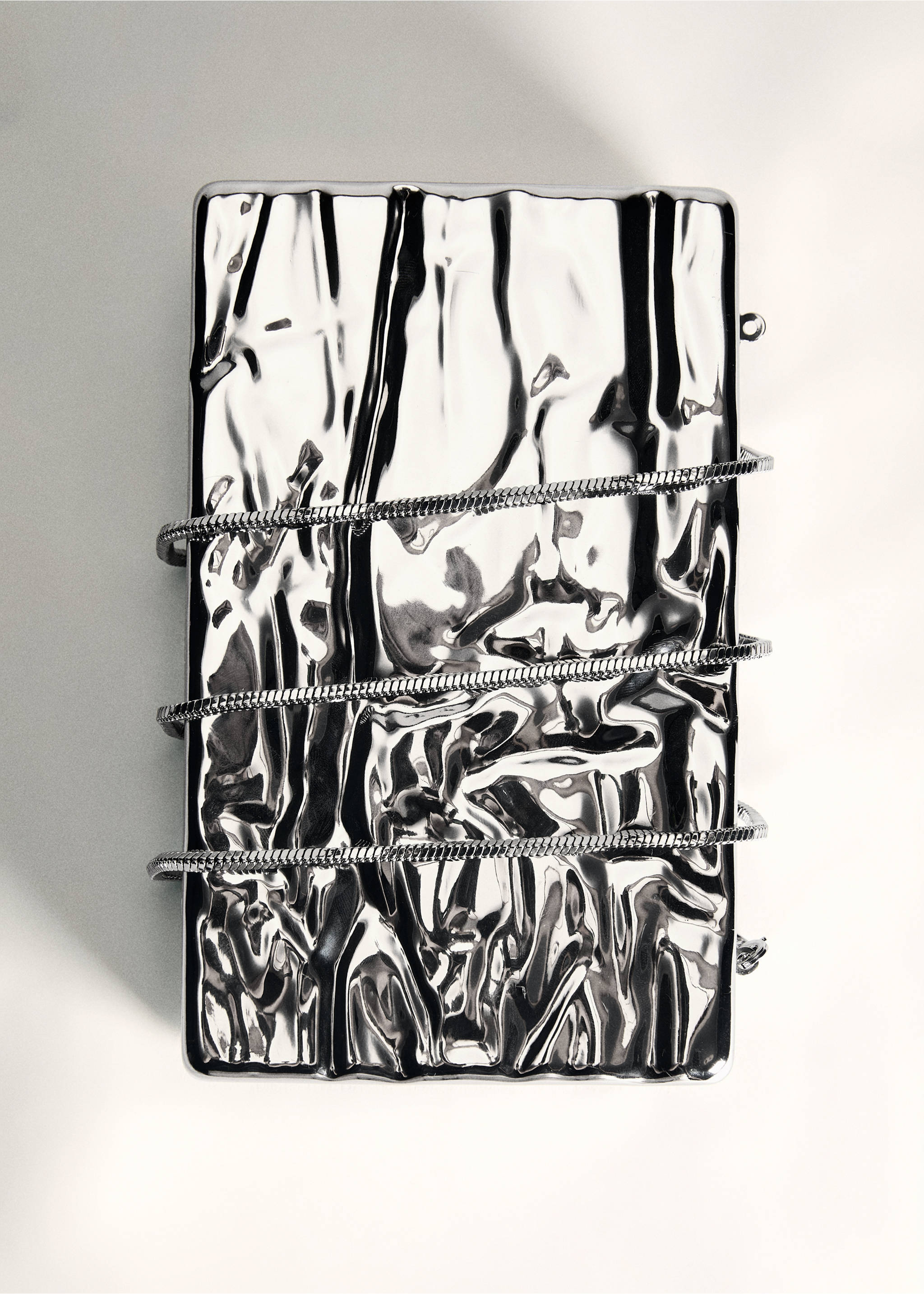 Bolso clutch textura - Detalle del artículo 5, Plata. Ref: 87010277-00.