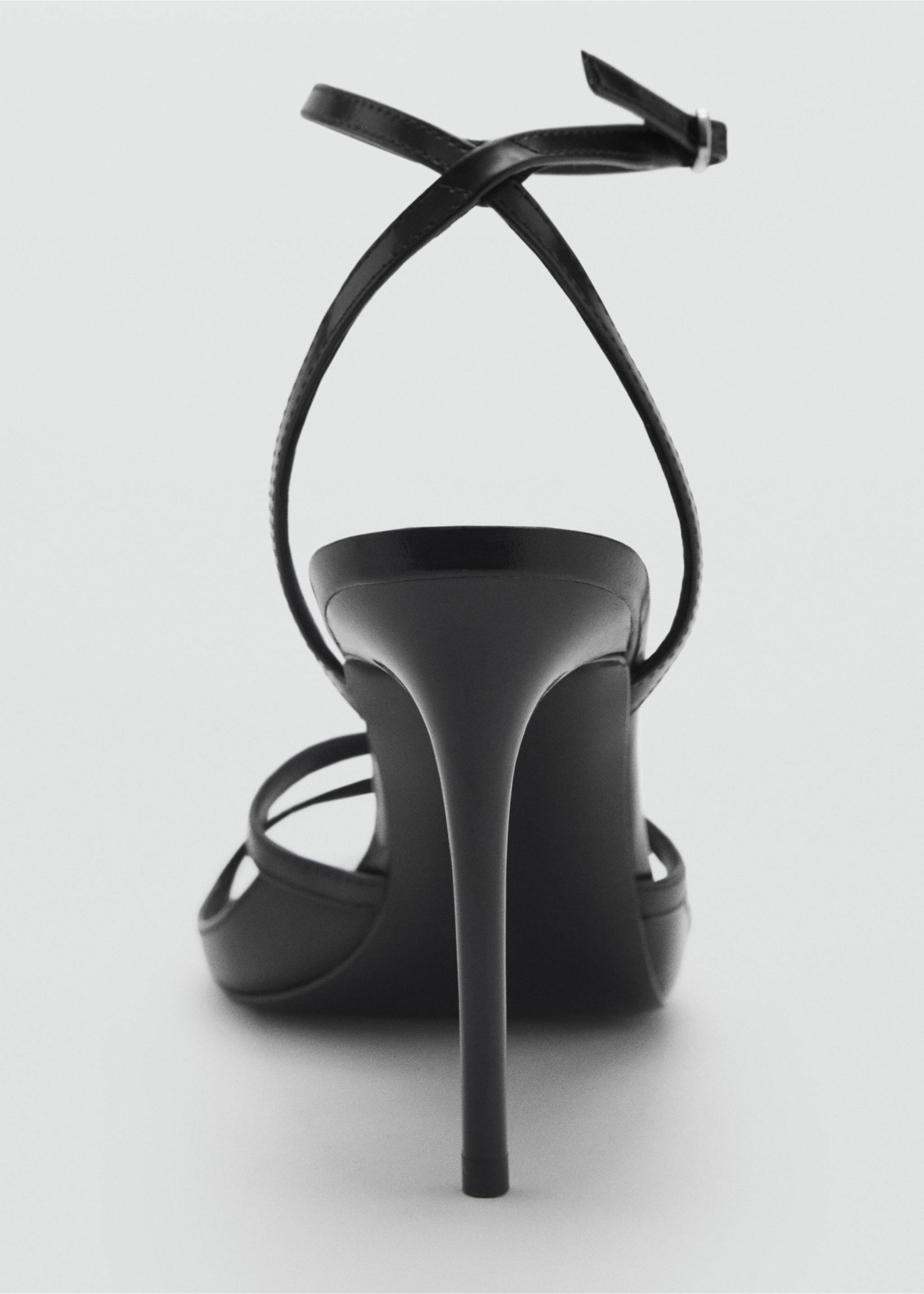 Sandały skórzane na obcasie z metalowym czubkiem - Szczegóły artykułu 1, Czarny. Ref: 87010283-00.