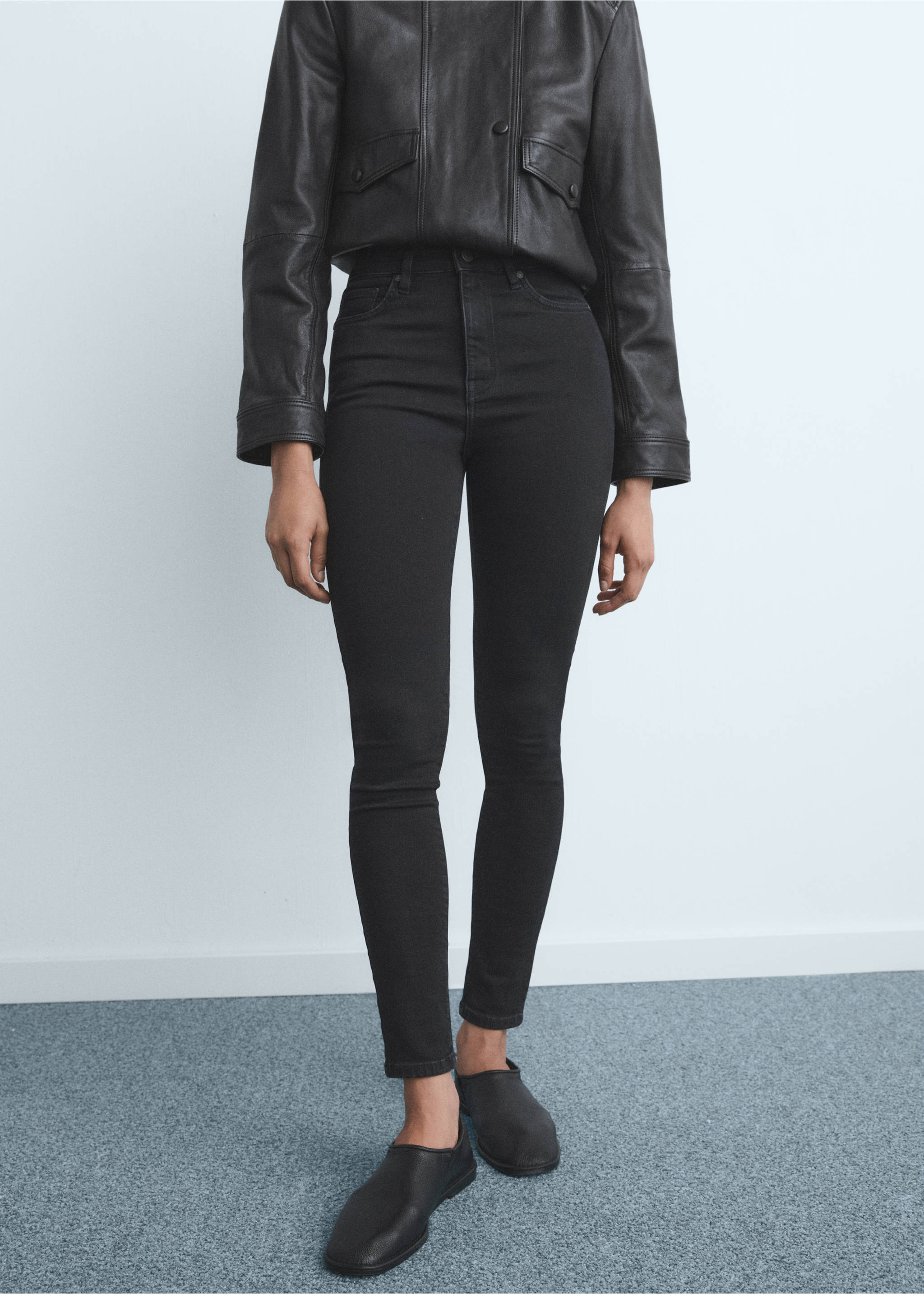 Skinny traperice visokog struka - Prikaz srednjeg dijela, Crni denim. Ref: 87010285-00.