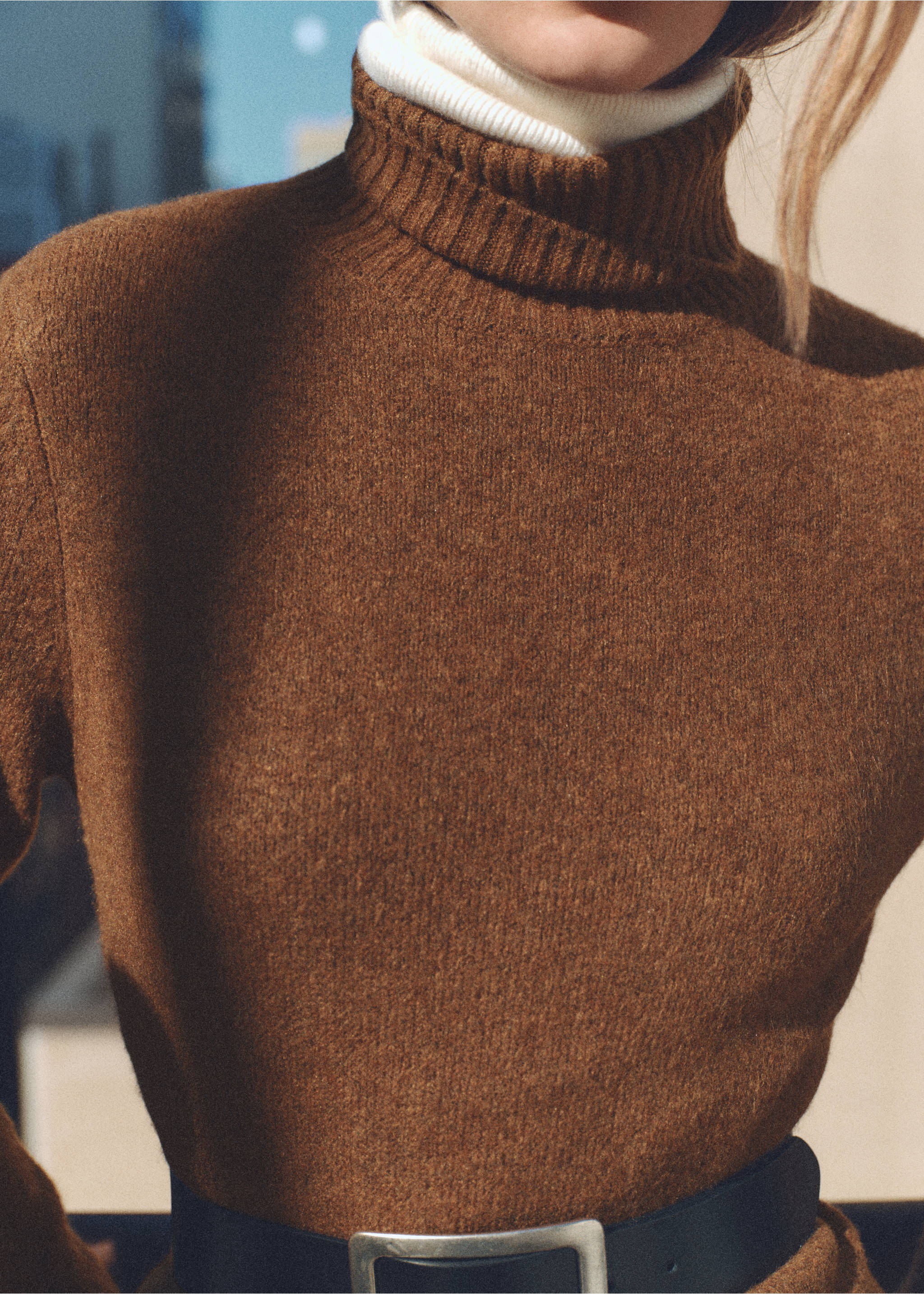 Rollkragenpullover - Detail des Artikels 3, Schokolade. Ref: 87010290-00.