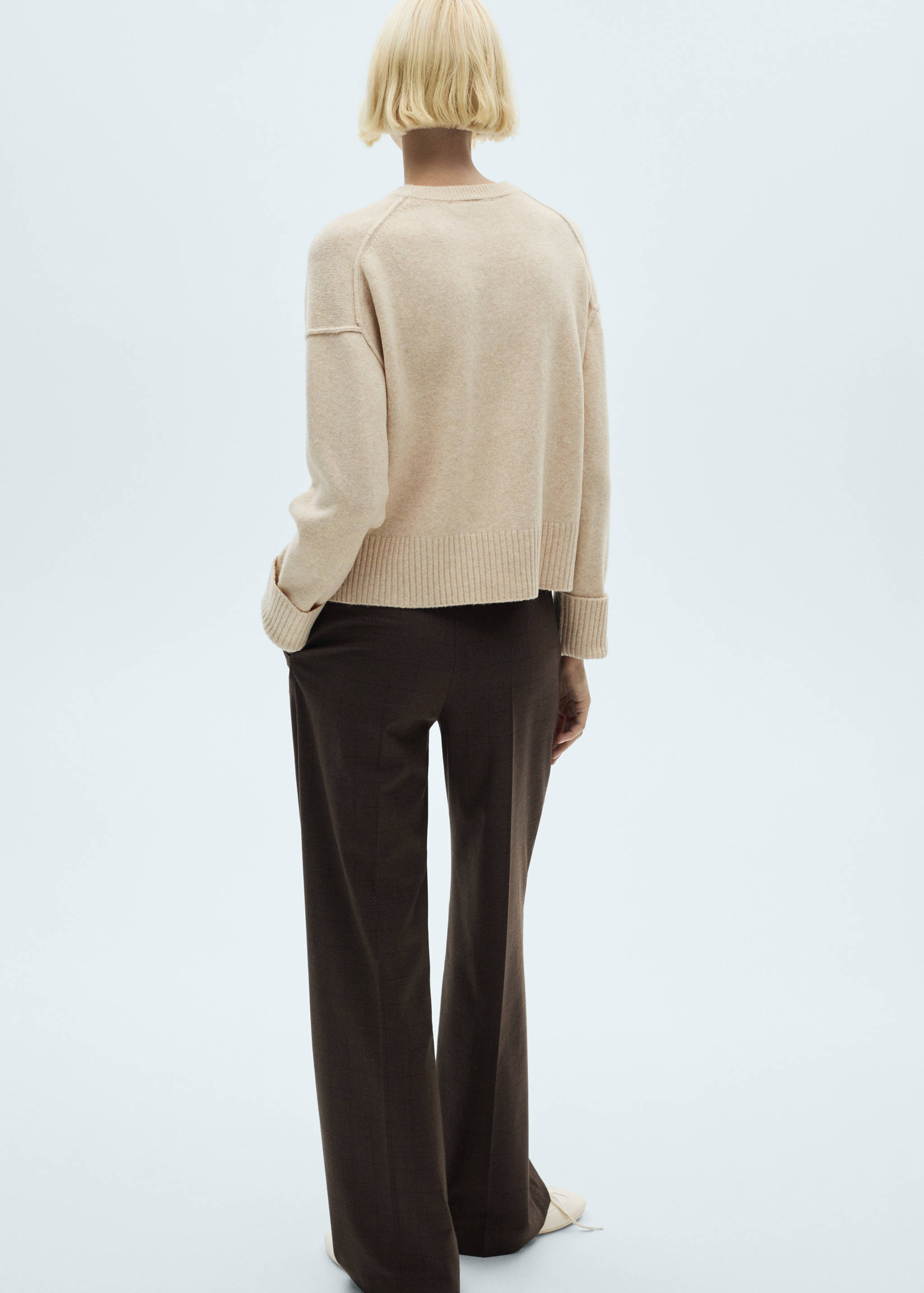 Rolled-up sleeves sweater - Reverse of the article