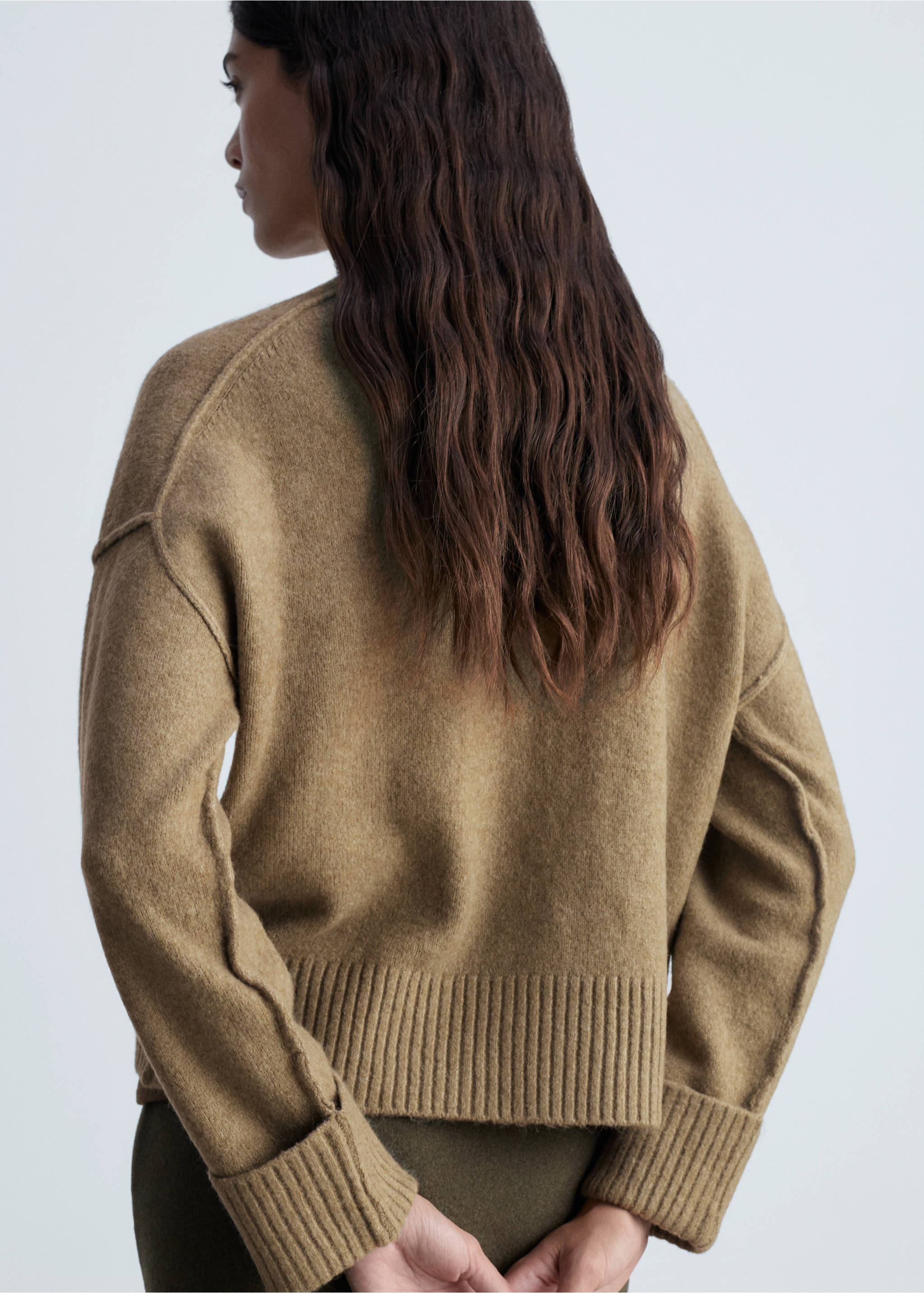 Rolled-up sleeves sweater - Reverse of the article, Medium Green. Ref: 87010291-00.