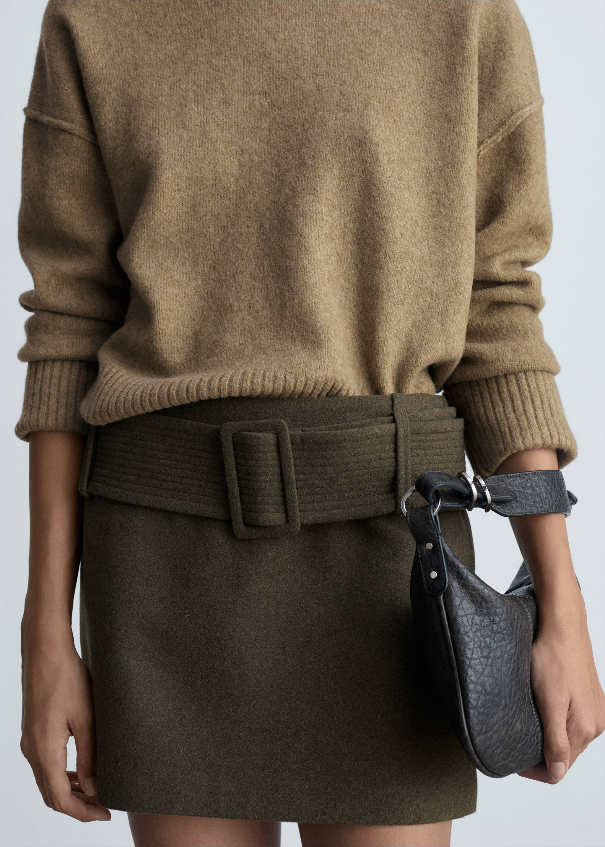 Rolled-up sleeves sweater - Details of the article 3, Medium Green. Ref: 87010291-00.