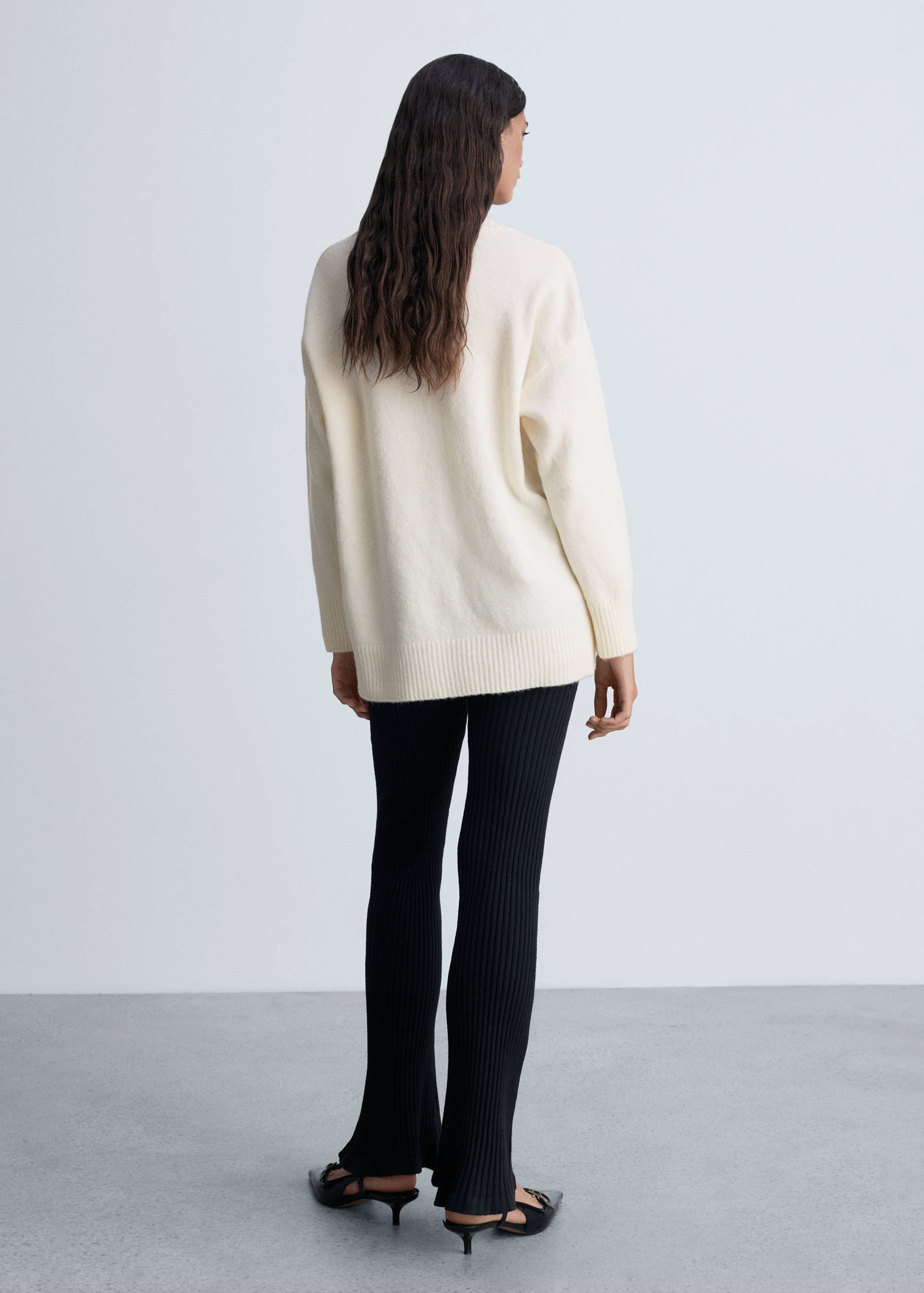 Oversized V-neck sweater - Reverse of the article