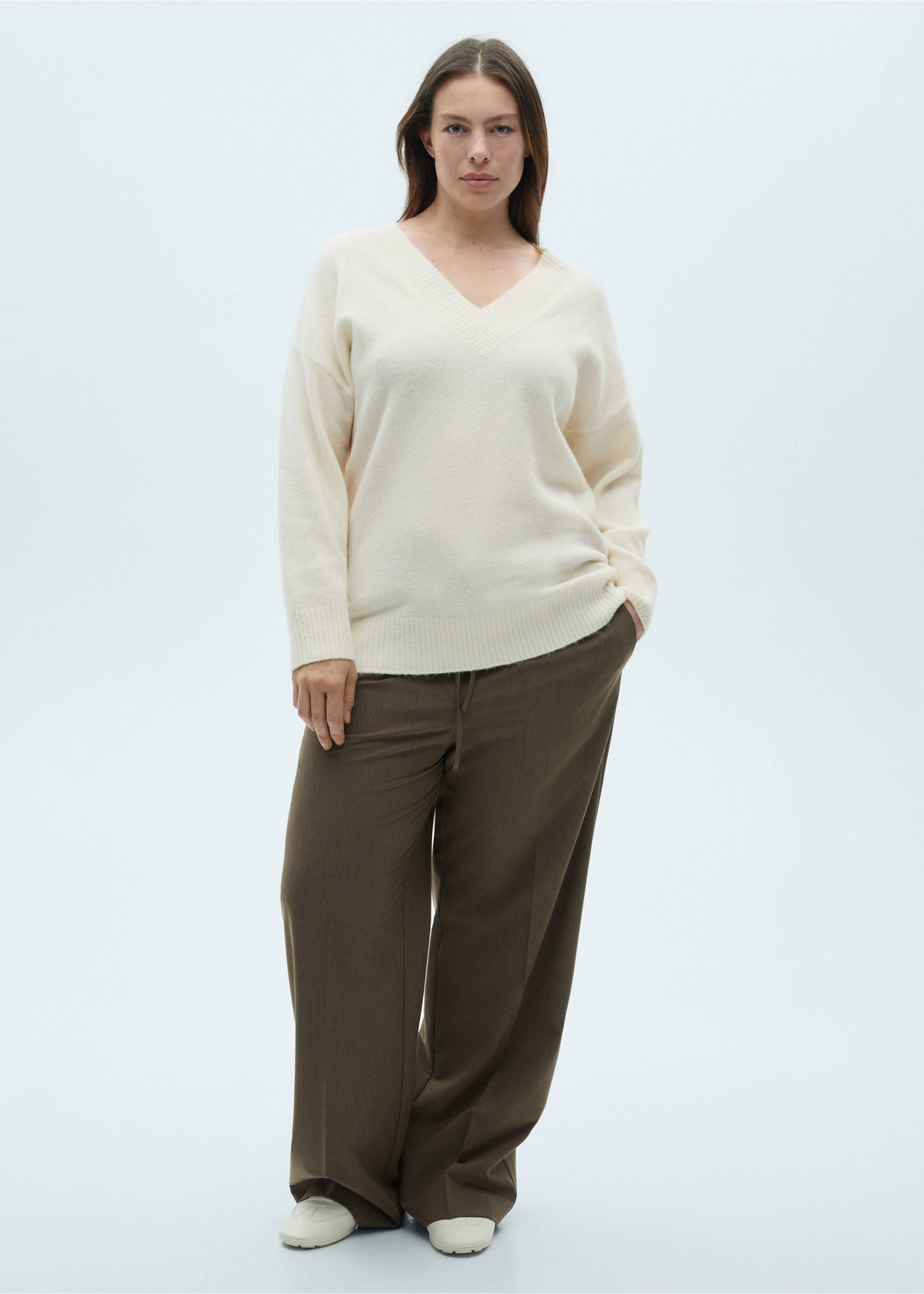 Oversized V-neck sweater - Details of the article 6, Ecru. Ref: 87010292-00.