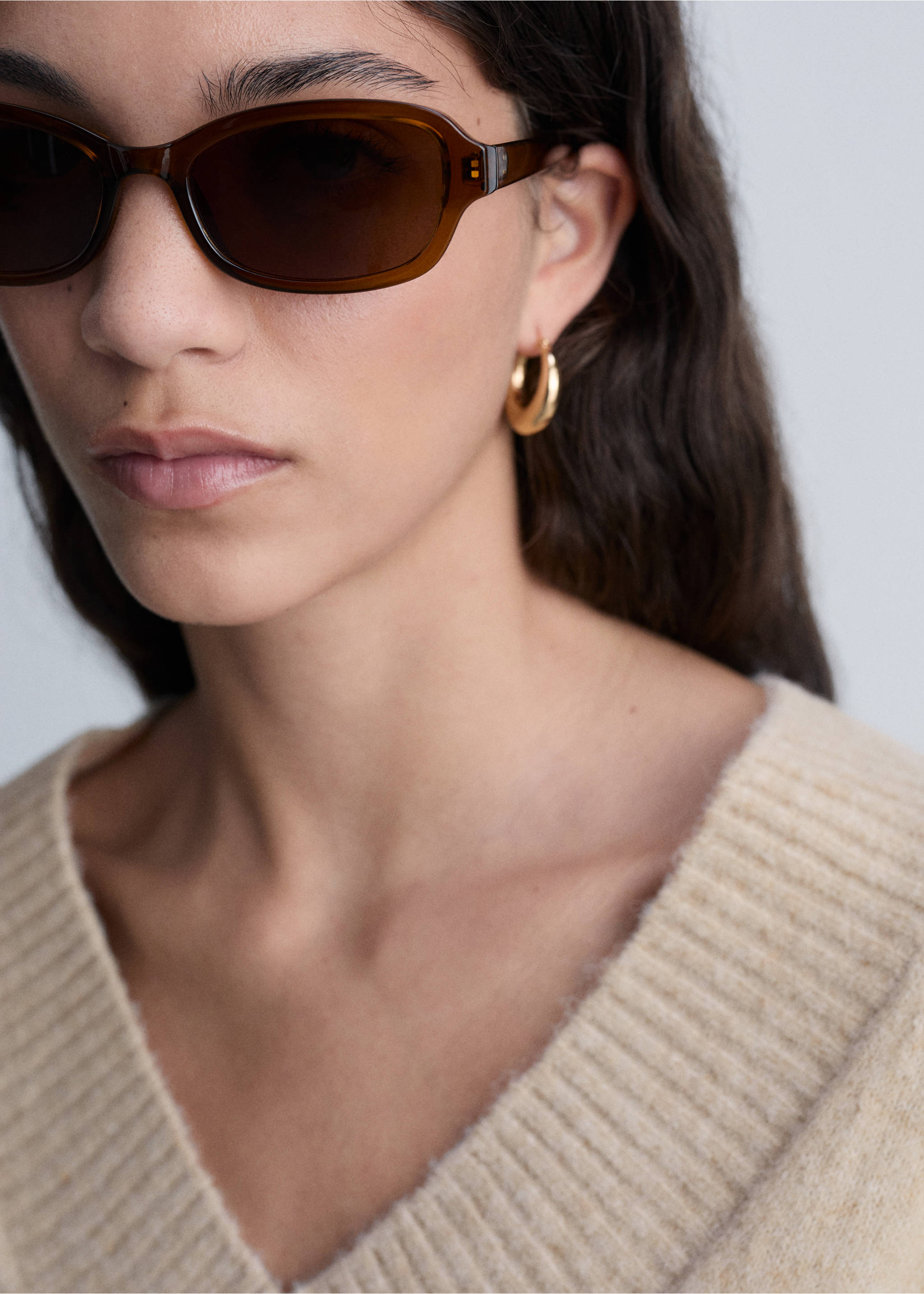 Oversized-Pullover mit V-Ausschnitt - Detail des Artikels 1, Beige. Ref: 87010292-00.