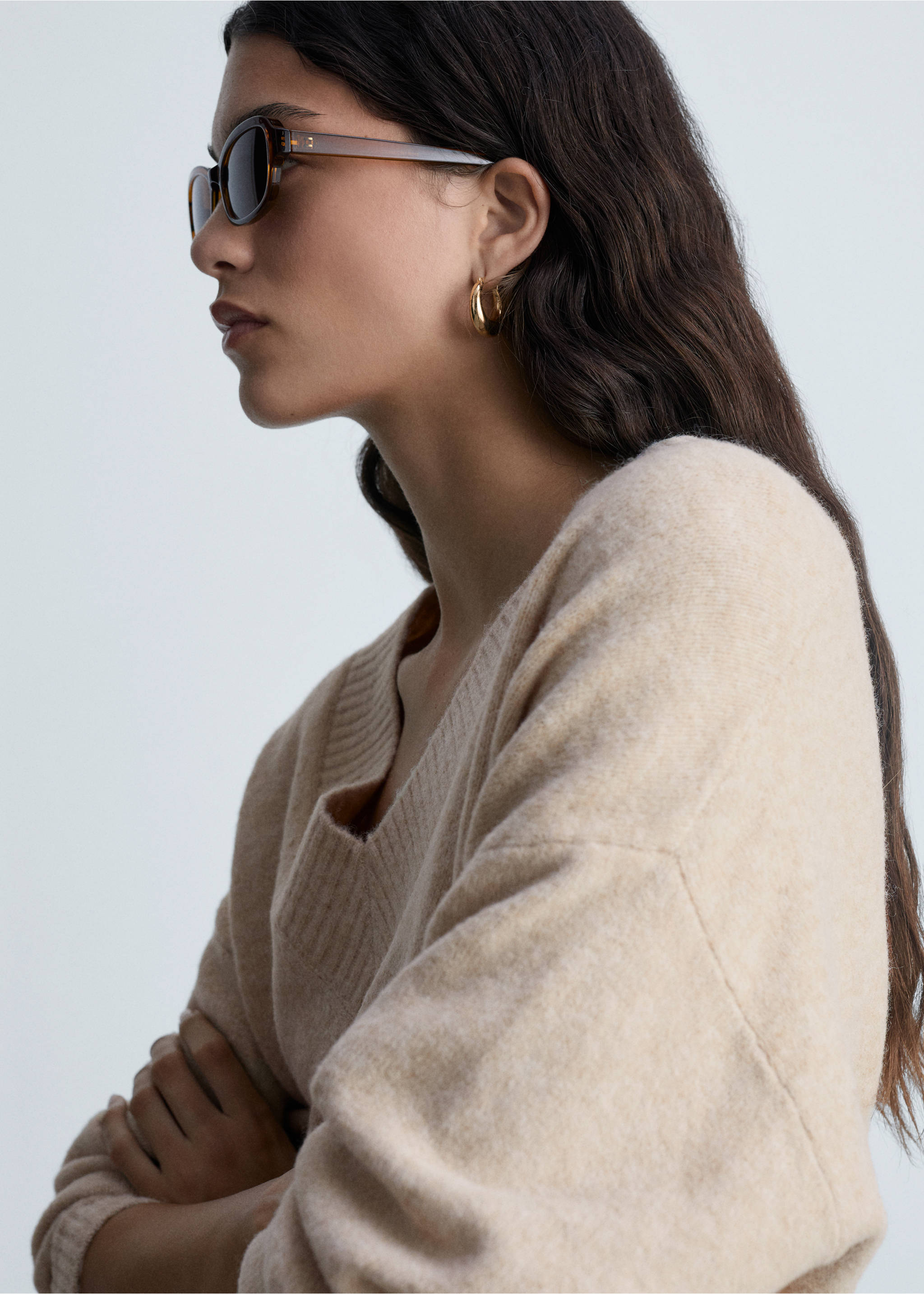 Oversized-Pullover mit V-Ausschnitt - Detail des Artikels 2, Beige. Ref: 87010292-00.