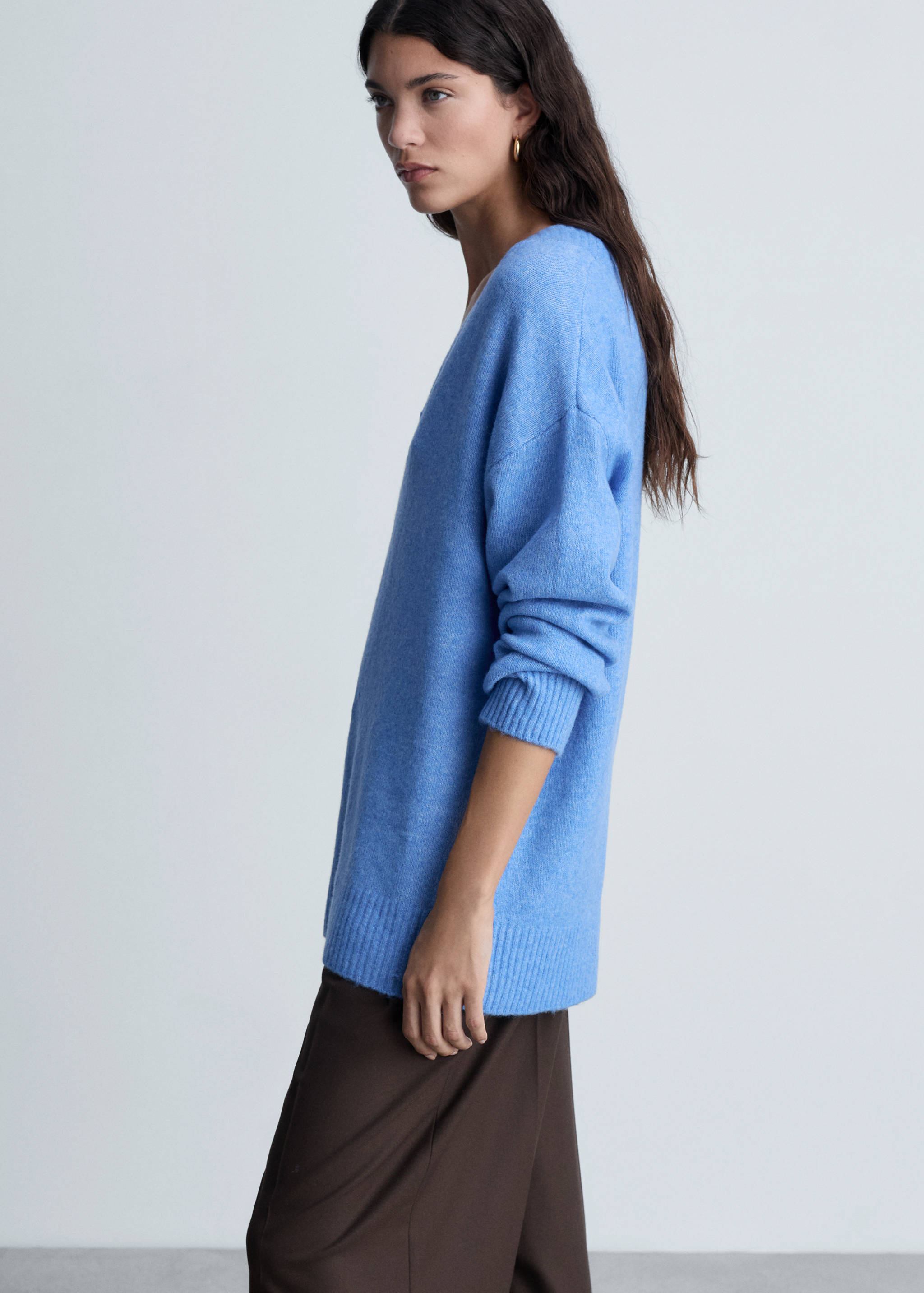 Oversized V-neck sweater - Details of the article 1