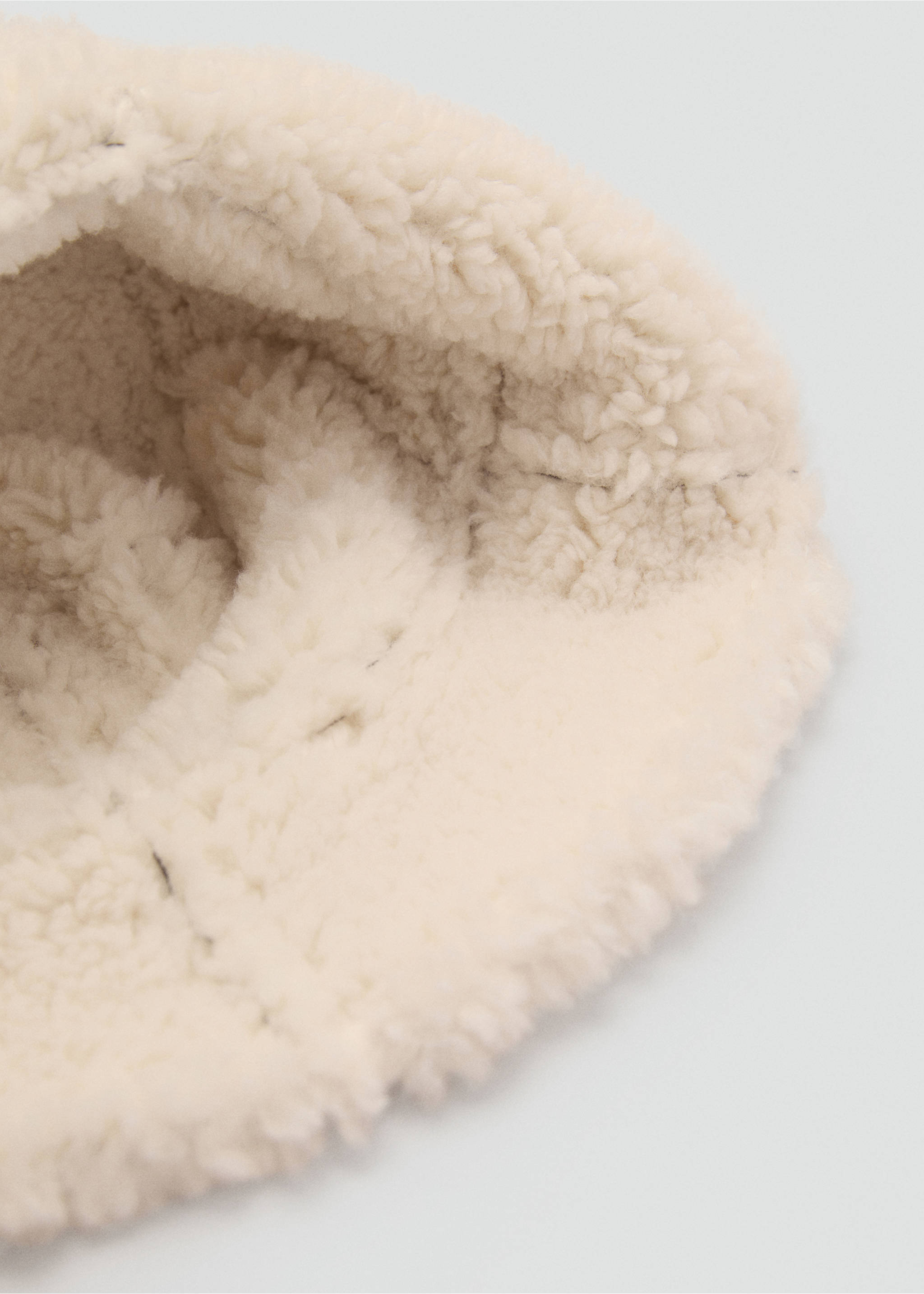 Shearling bucket hat - Details of the article 1, Chocolate. Ref: 87010303-00.