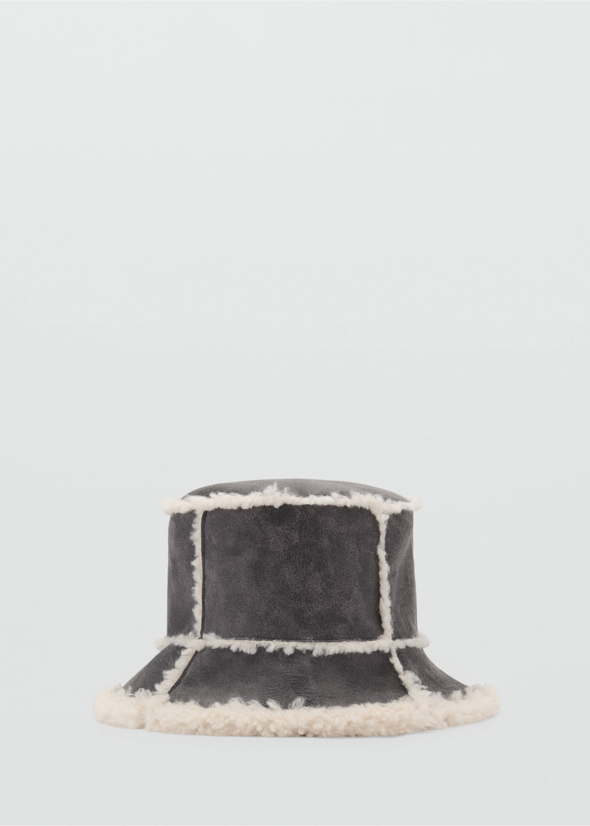 Chapeau bob imitation mouton - Article sans modèle, Gris. Ref: 87010303-00.
