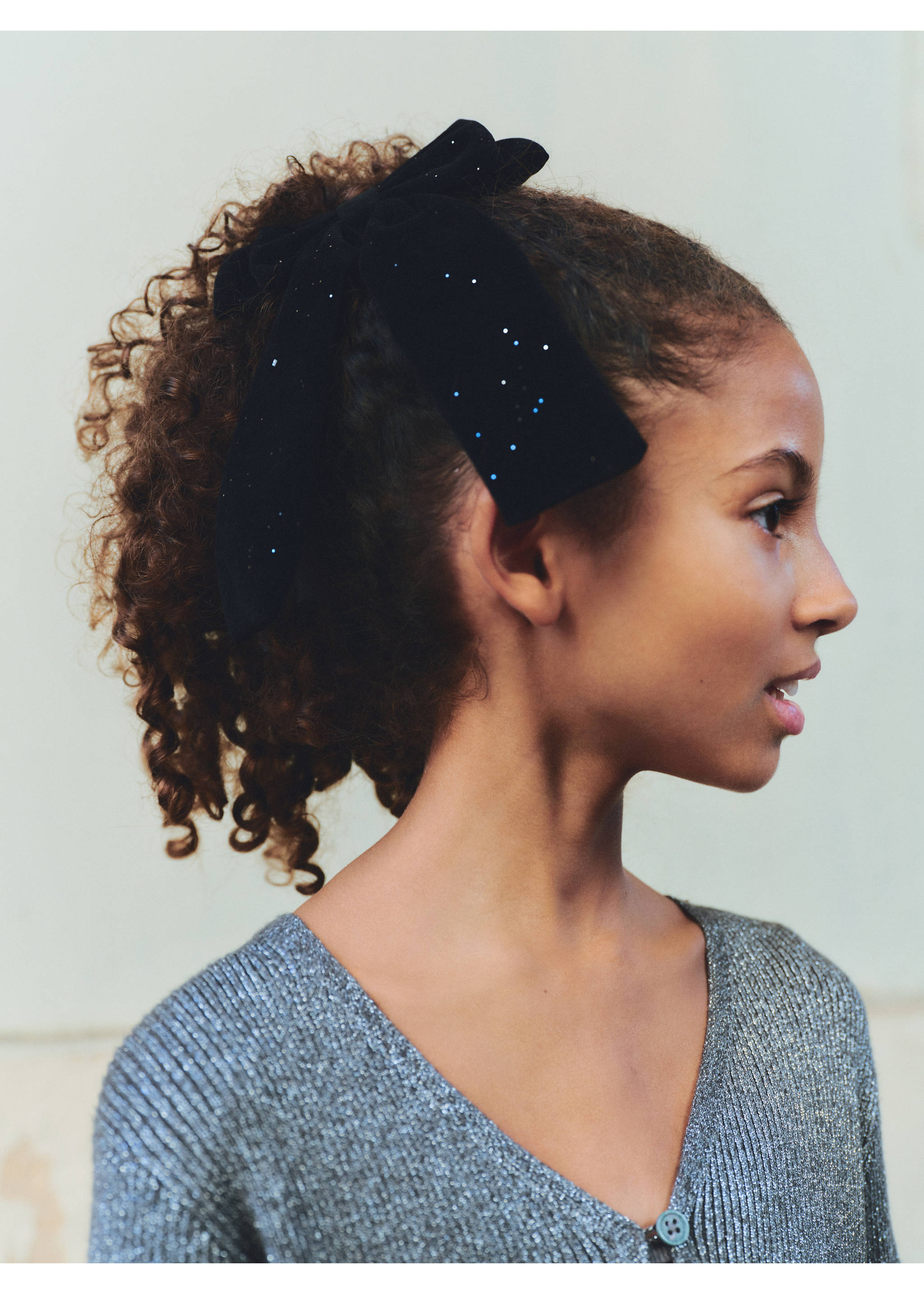 Haarspeld met strik - Detail van het artikel 5, Zwart. Ref: 87010311-00.