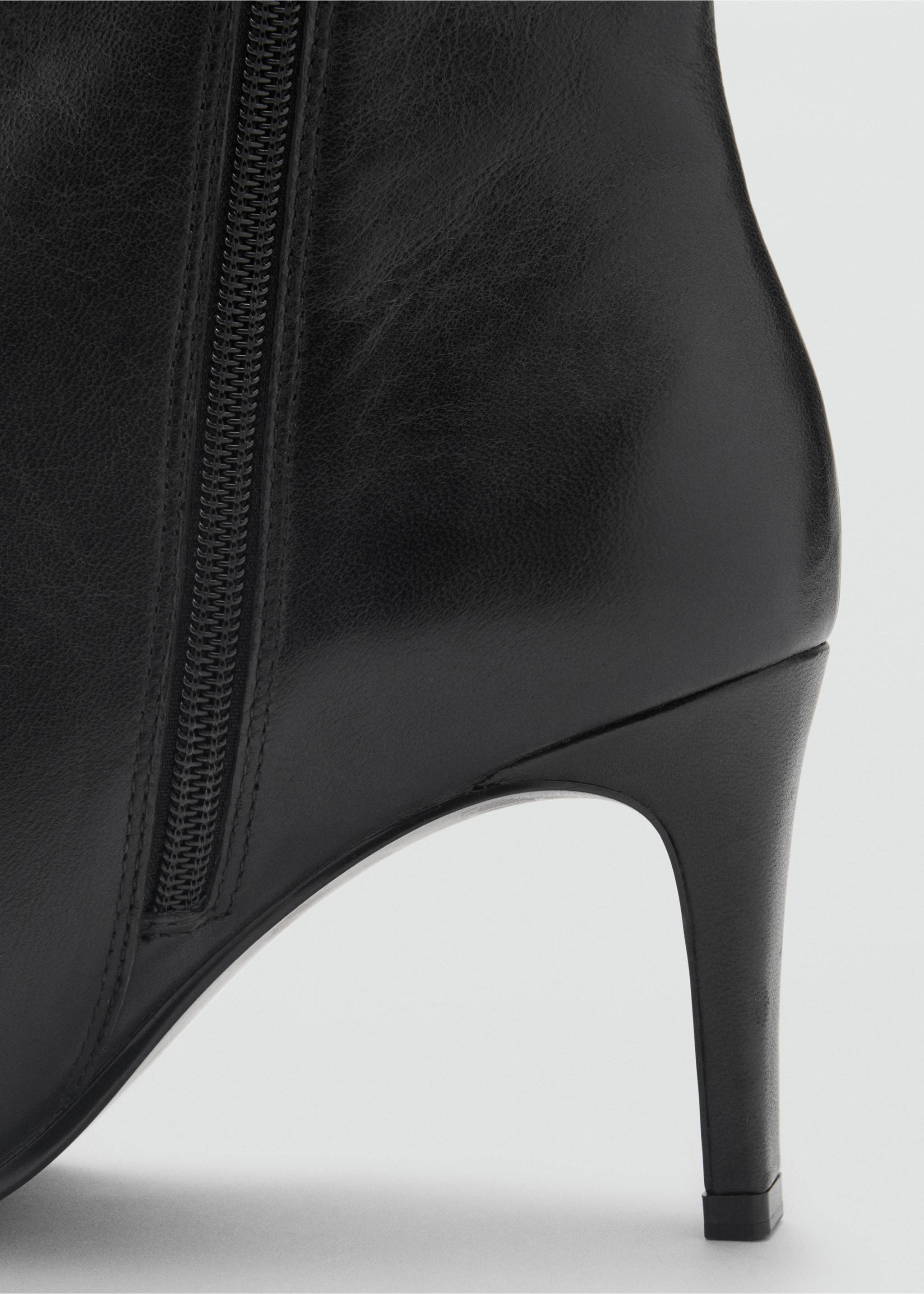 Leather pointed ankle boots - Details of the article 3, Black. Ref: 87010337-00.