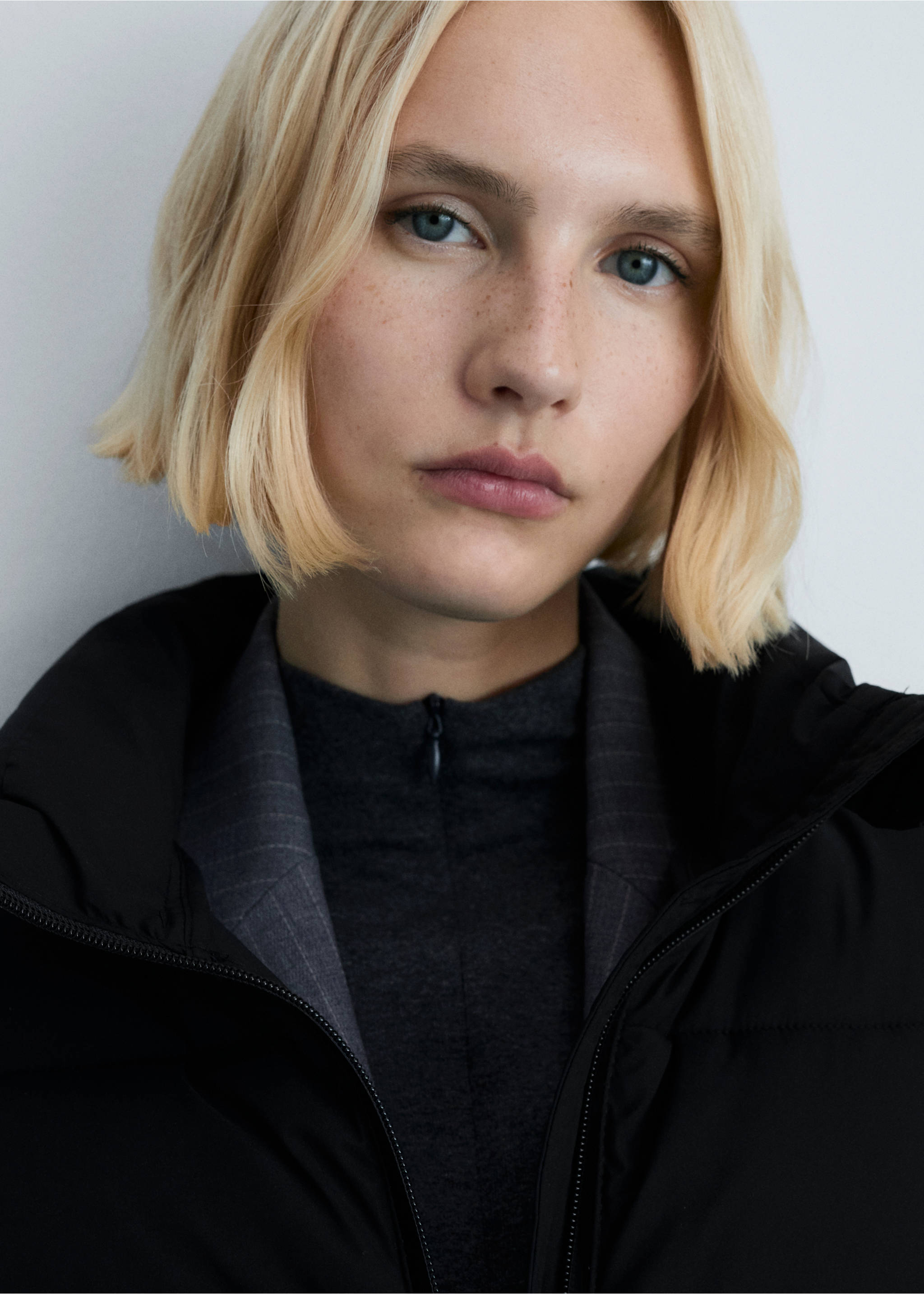 Waterproof padded midi anorak - Details of the article 1, Black. Ref: 87010346-00.