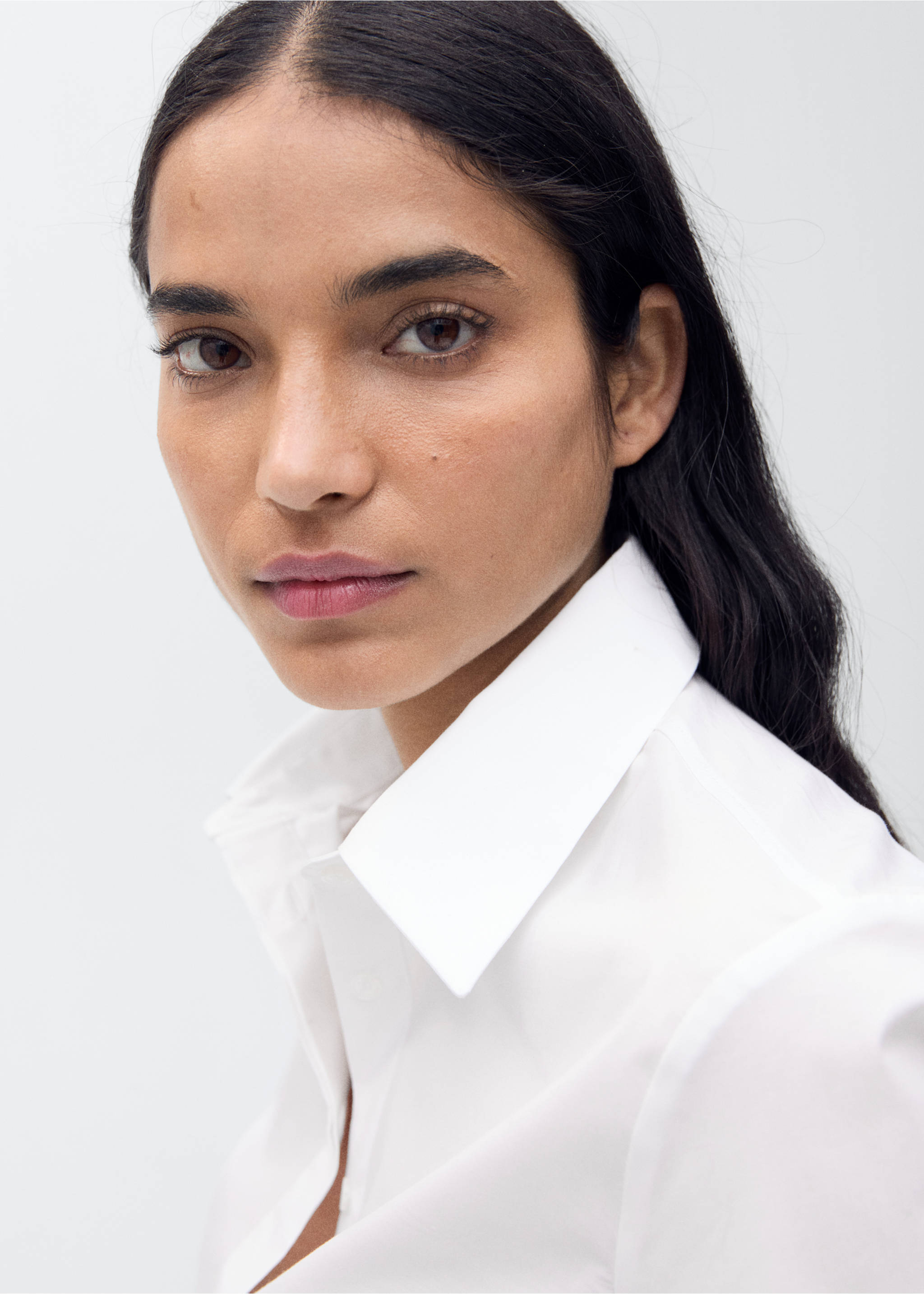 Fitted cotton shirt - Details of the article 1, White. Ref: 87010350-00.