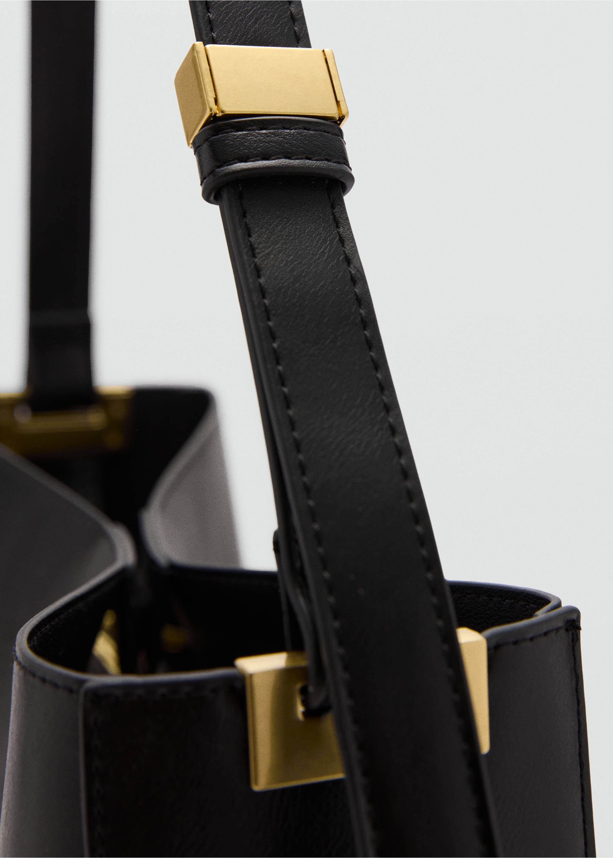 Shopper bag with metallic detail - Details of the article 1, Black. Ref: 87010365-00.