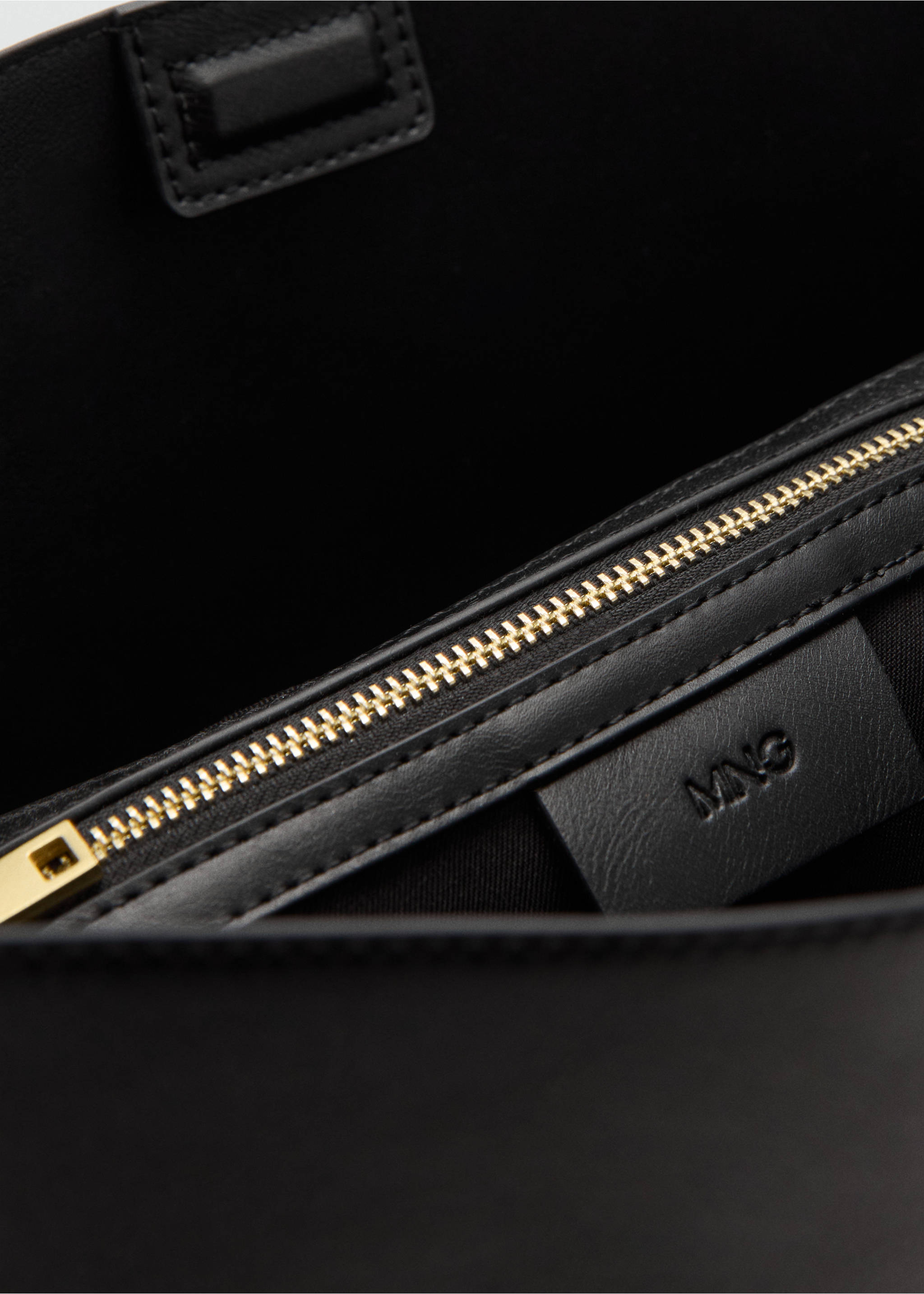 Shopper bag with metallic detail - Details of the article 2, Black. Ref: 87010365-00.