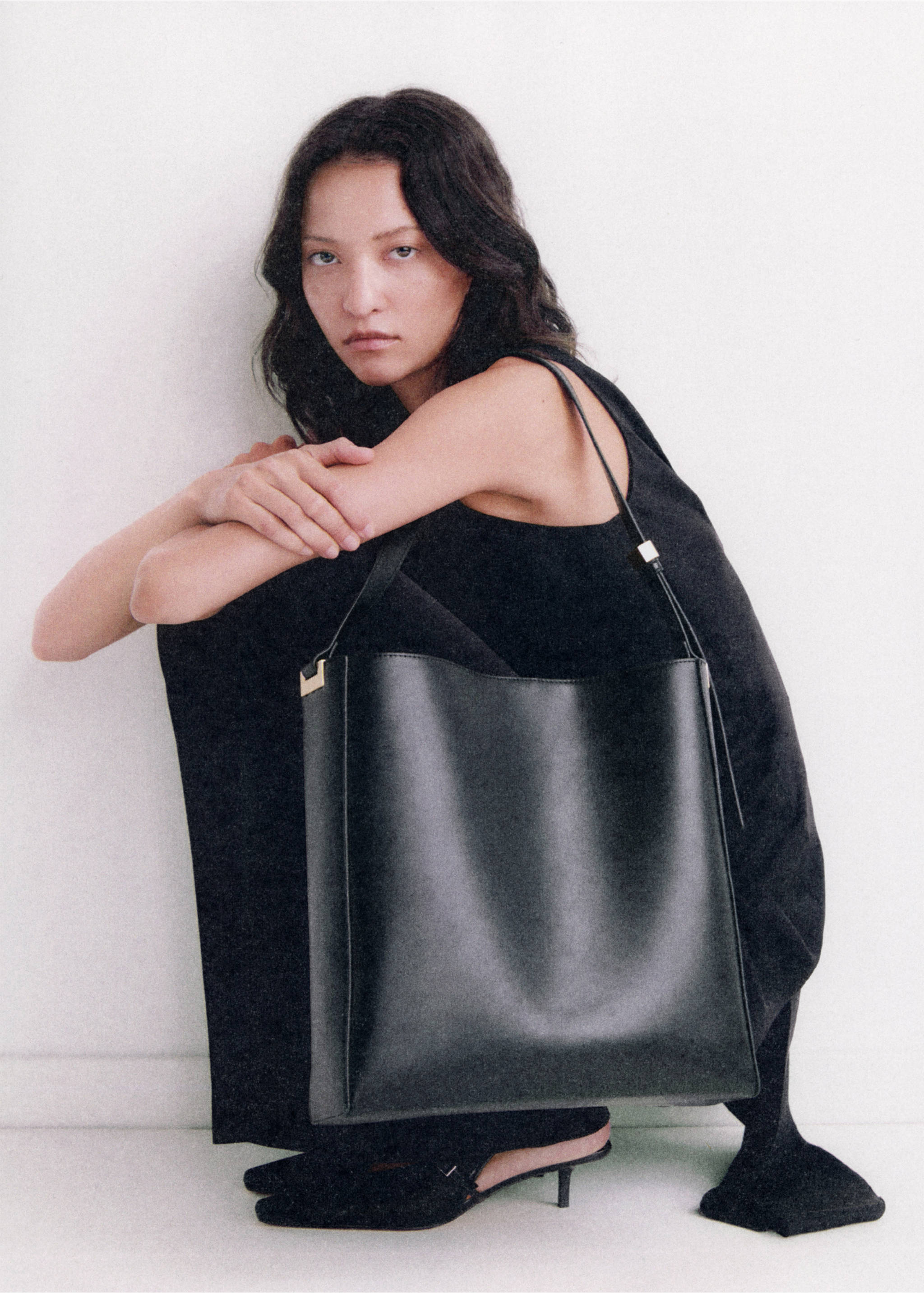 Shopper bag with metallic detail - Details of the article 6, Black. Ref: 87010365-00.