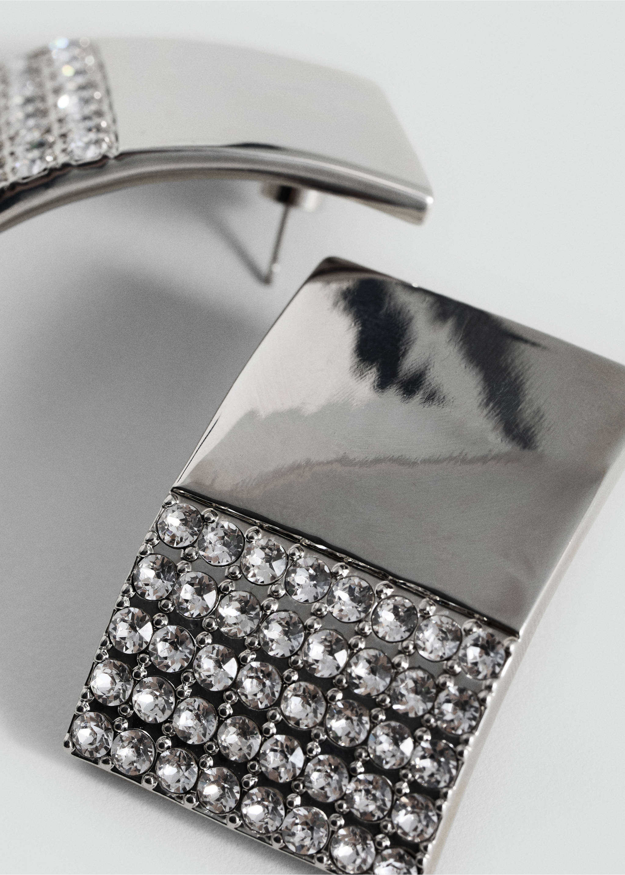 Ohrringe mit Strass und Kristallen - Mittlere Ansicht, Silber. Ref: 87010372-00.